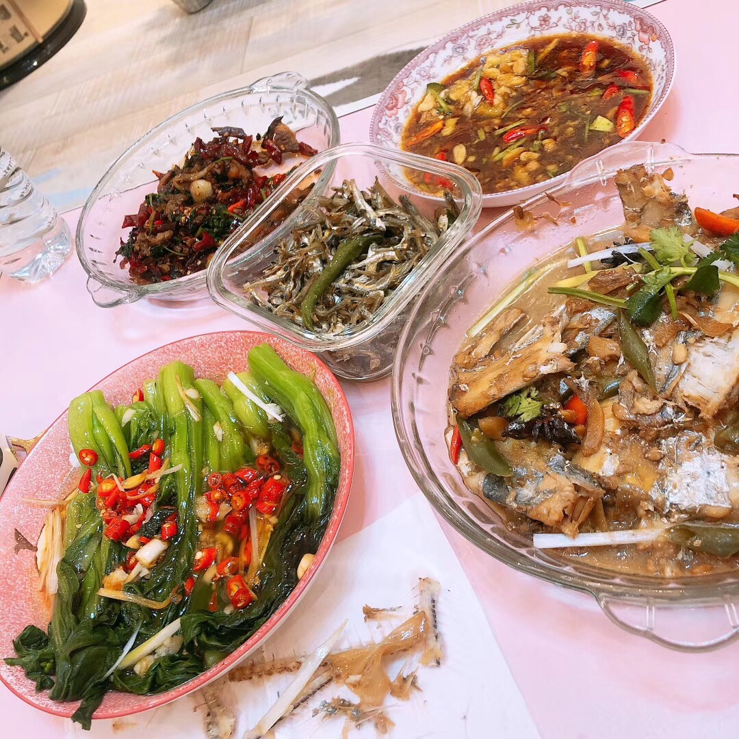 我真饿了 但是目前是吃不起只能看看图片解馋

77 / 作者:豹子女神 / 