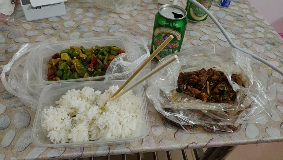 老哥们先吃

77 / 作者:酷酷疼 / 