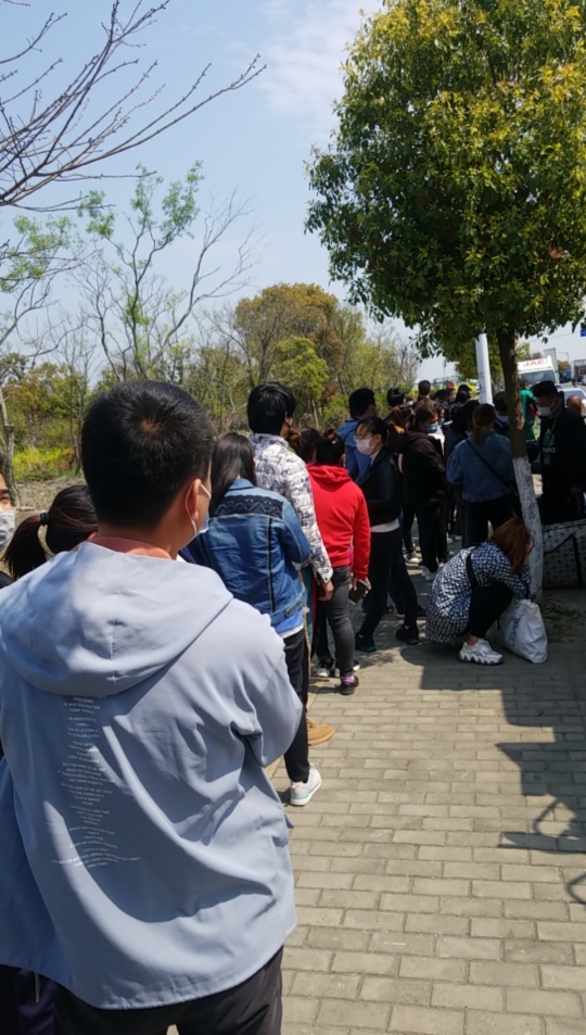 准备进去了，哈哈哈，人还挺多的

40 / 作者:当你接触了足球 / 