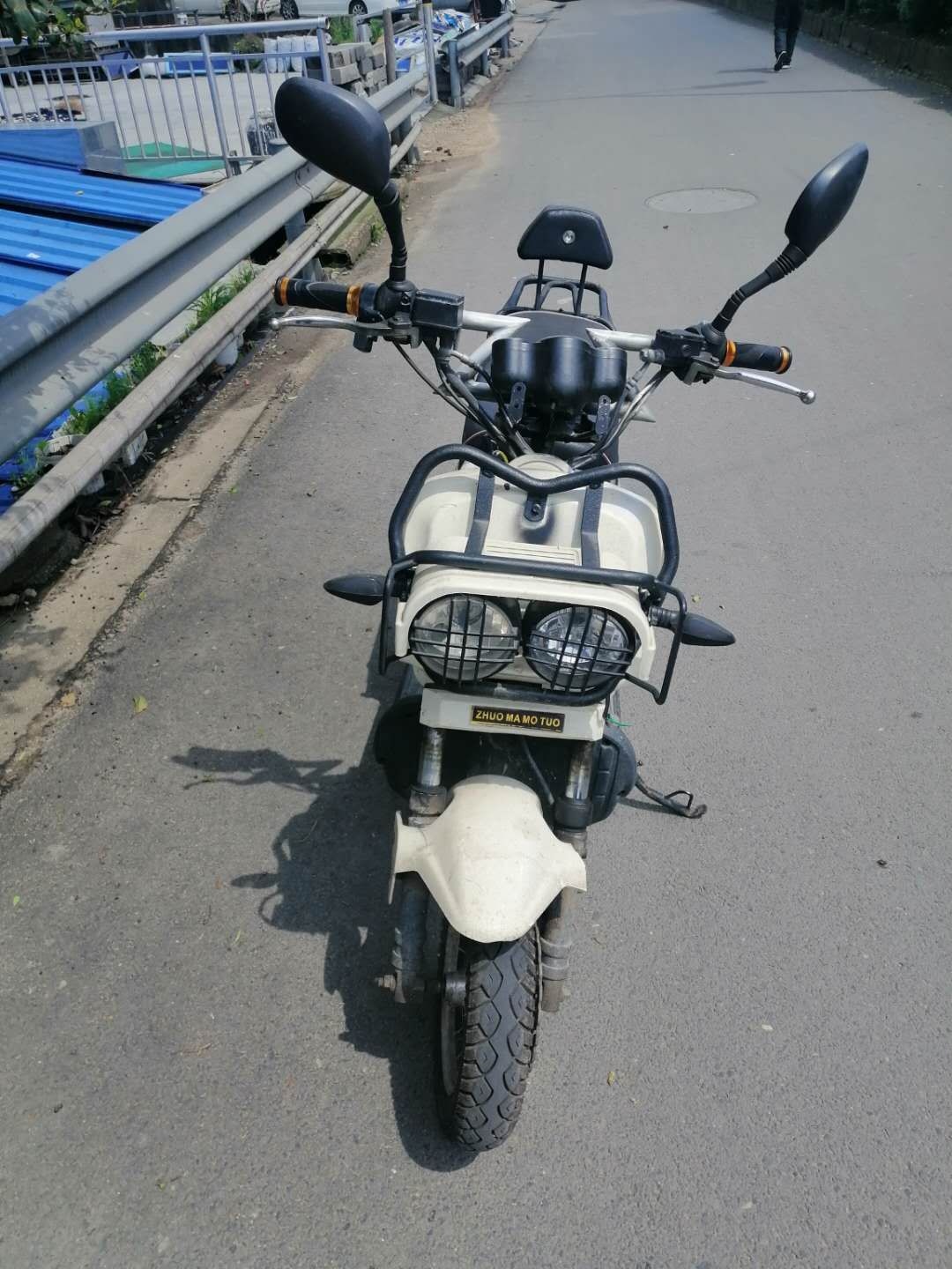 没钱了准备卖电动车

43 / 作者:木兮、 / 