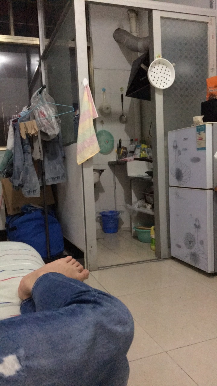 木有工作怎么办 三线城市工资又低的可怜 难受

35 / 作者:鸡巴毛 / 