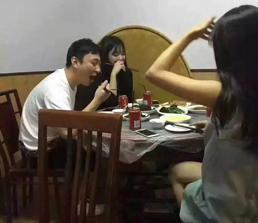 谁有两三个女的一个男的在饭店吃饭的照片或者视频,必有重谢-贷款交流