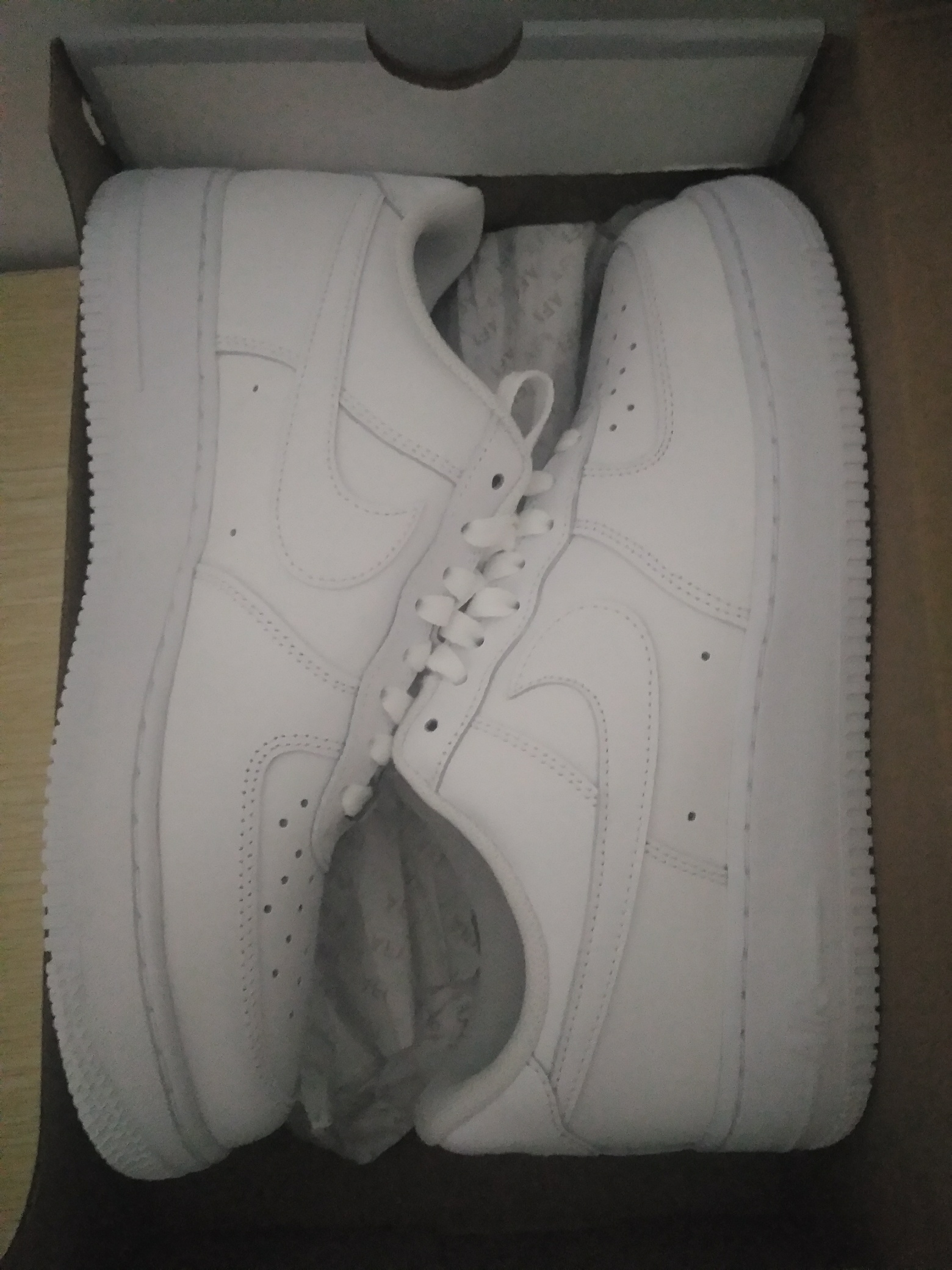 深圳出双空军一号仅试了下毒买的鞋盒毒盒全在425码价格好说