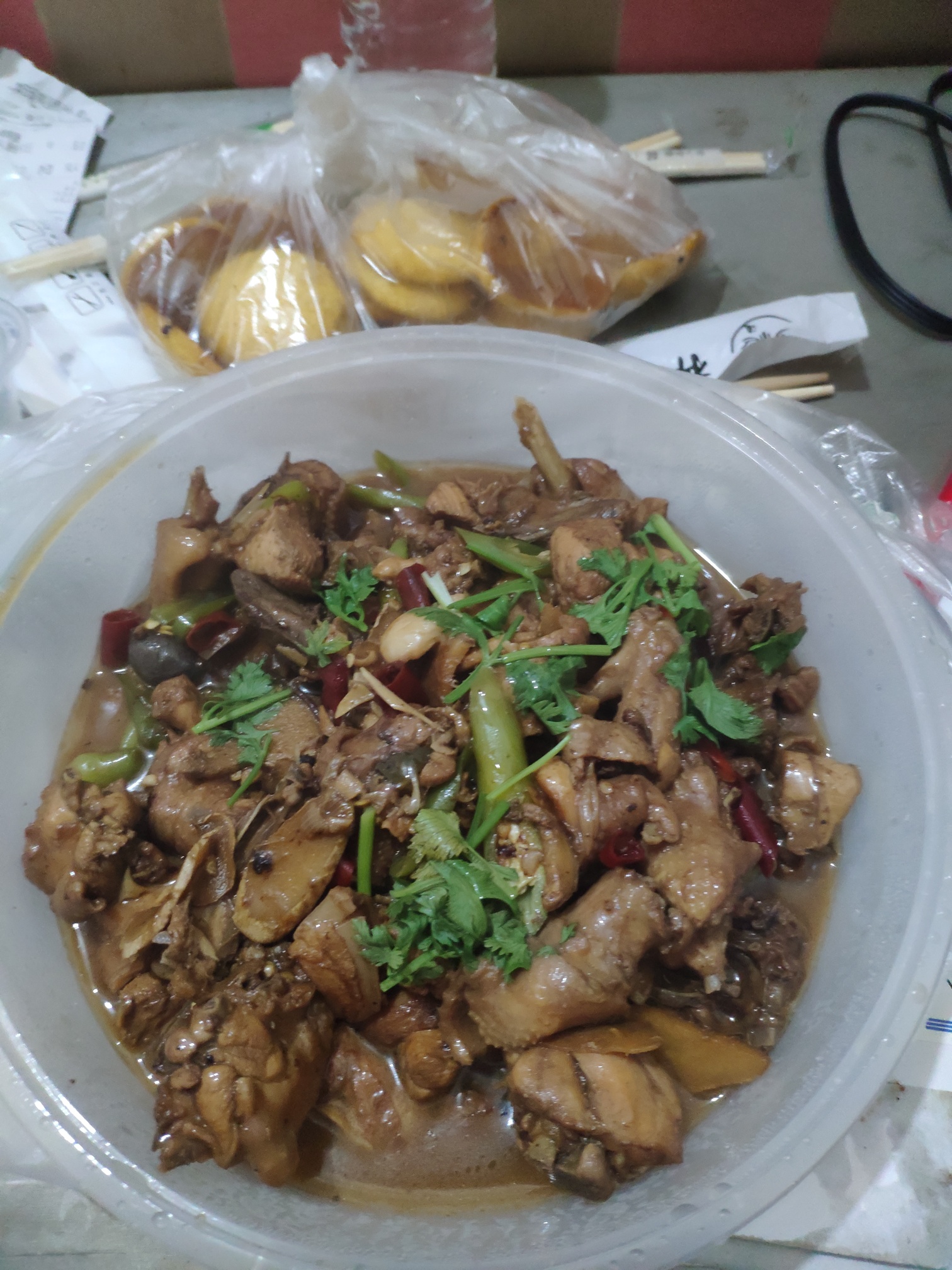 卡农的爸爸们先吃，你们吃完我在吃，就是没买酒。

68 / 作者:我又回来了。 / 
