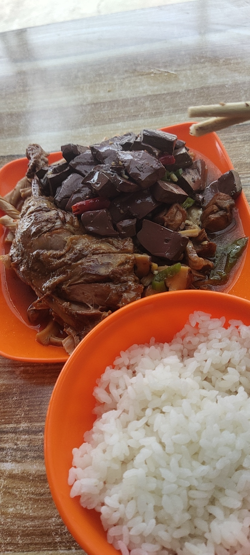 有哪个老哥在吃饭的，拍个菜的图片给我，我看图配着白几米饭吃，不然实在吃不下，

64 / 作者:zhoujiawang12 / 
