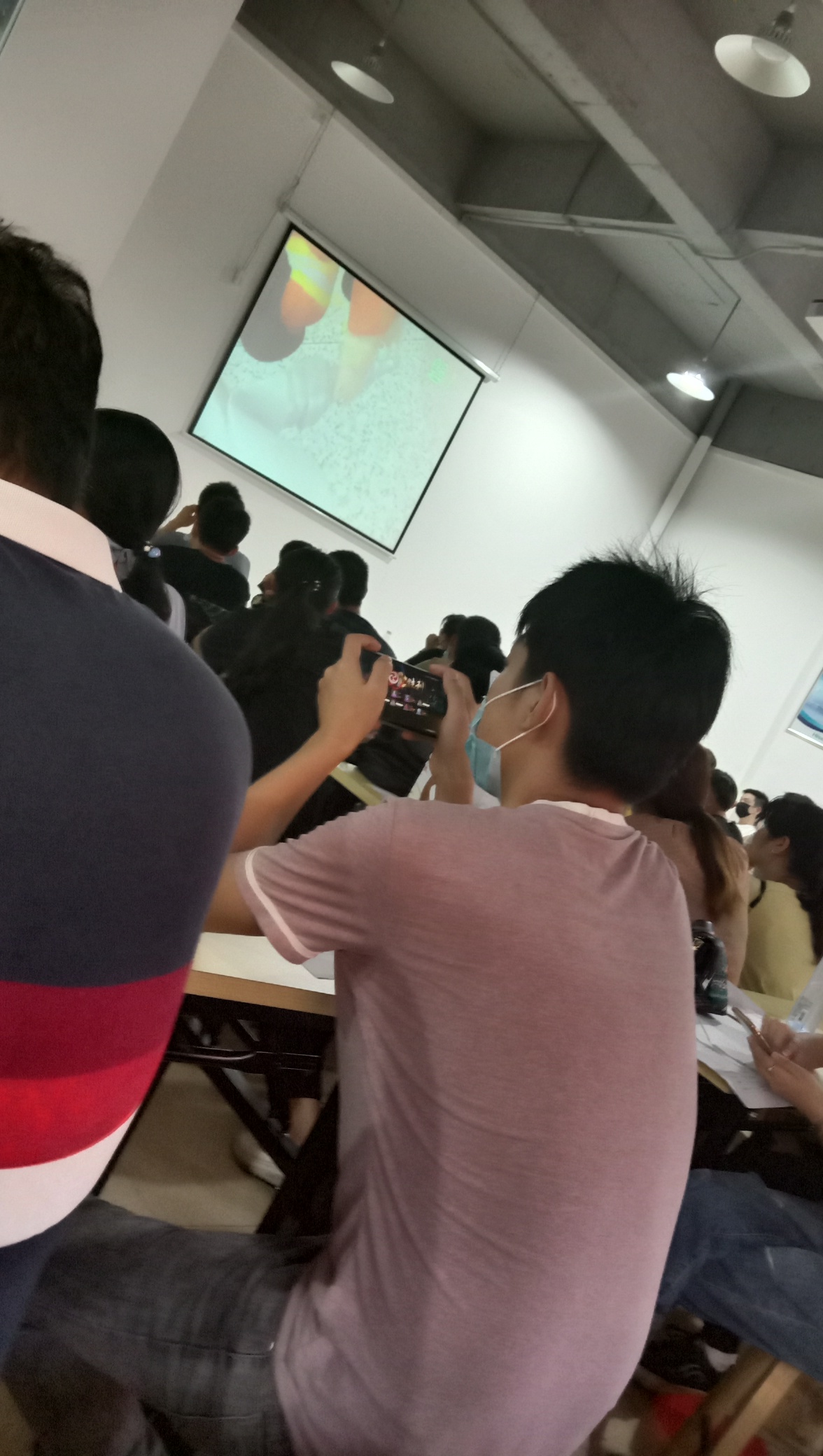 全是卡农老哥


93 / 作者:轻量之 / 