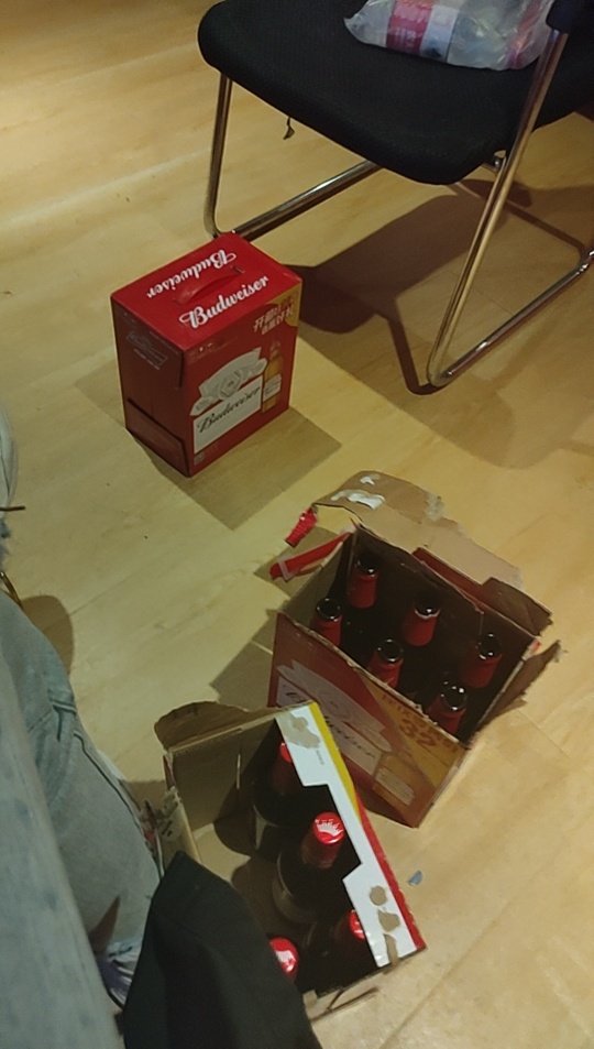 老哥们，是不是一会我可以盘那个姑娘了，可是家里没套呀

47 / 作者:北巷bhbnj / 