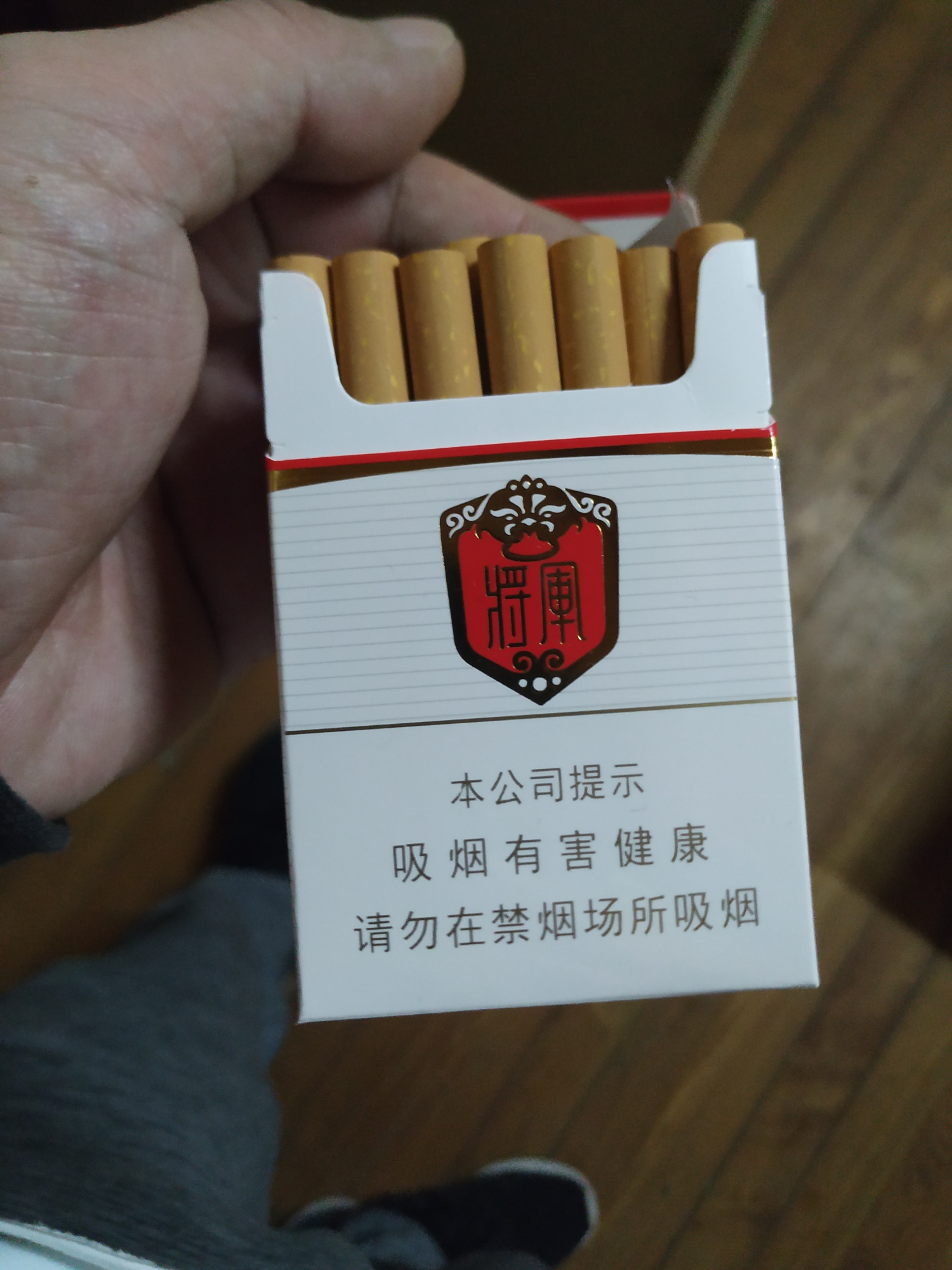为了买包烟跑了3个店，2个店都断货，下着雨被淋的全身湿透，不为别的，就为了这烟劲大55 / 作者:染神乱志 / 