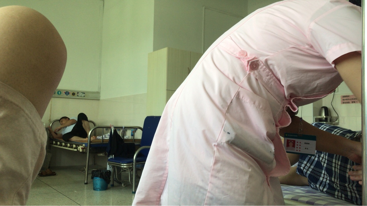 有没有老哥支援点个外卖吃吖

2 / 作者:蜜蜡平安 / 