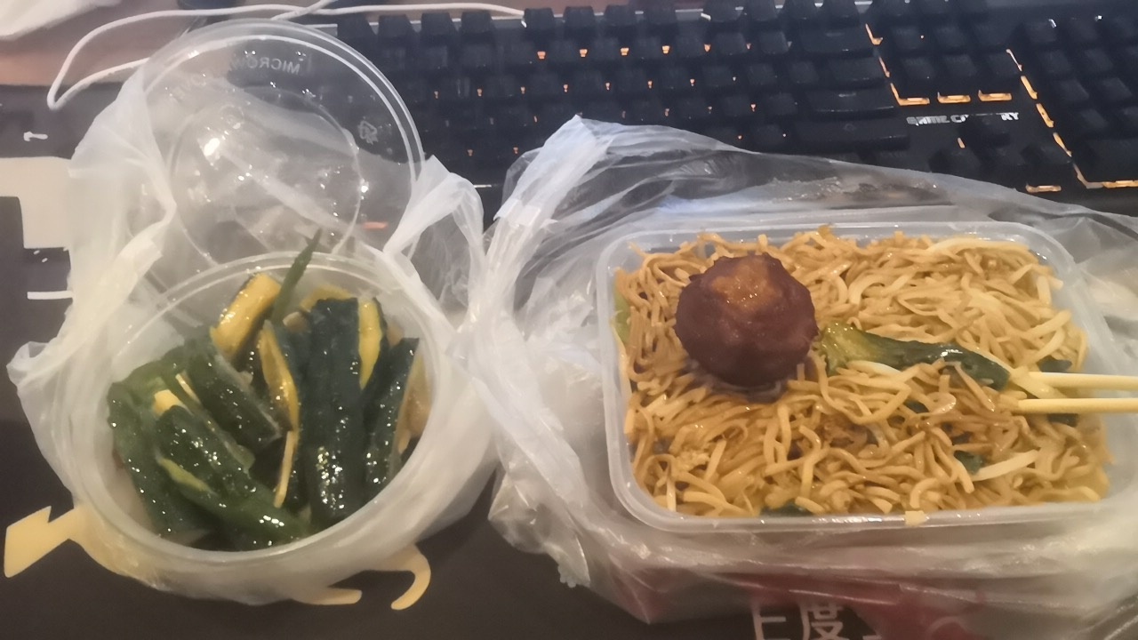 不知不觉工商信用卡逾期三十二个月
一八年开始逾期，后悔当时没还，总共五千额度都逾91 / 作者:阿波次的 / 