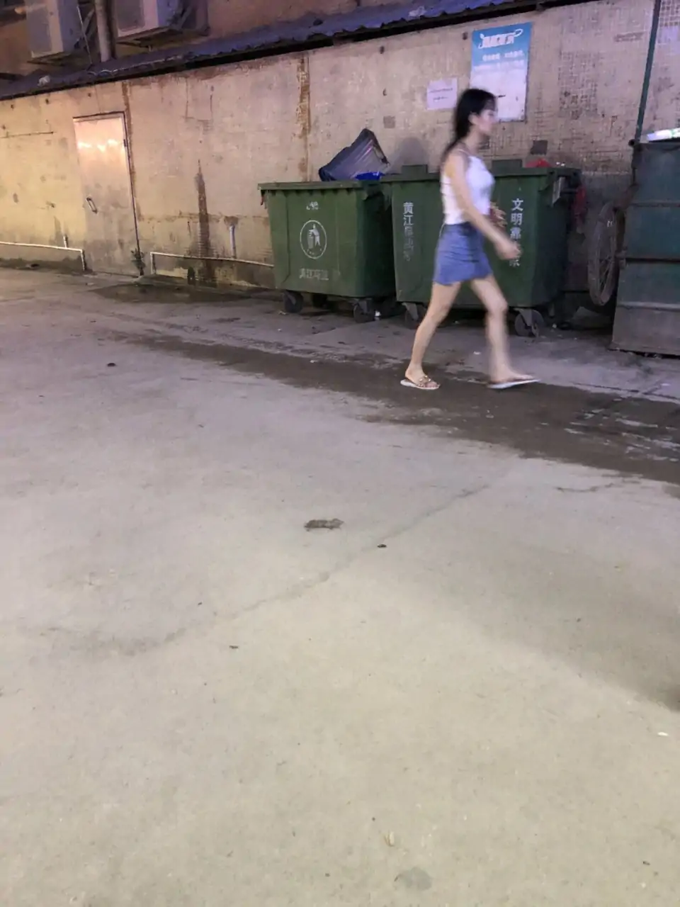 舔





80 / 作者:张鹏飞飞哥 / 