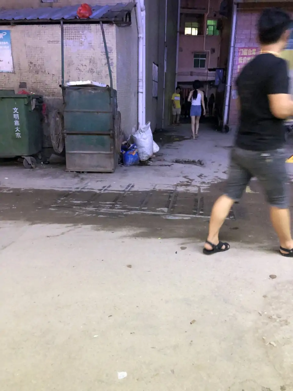 舔





41 / 作者:张鹏飞飞哥 / 
