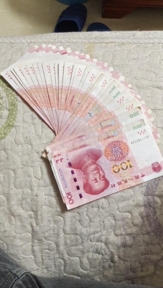 求助，老哥们。 求老哥给我拍一个手里拿着1700多块钱现金的图片，有偿，可发一个小红30 / 作者:LQPDCWGG8899 / 