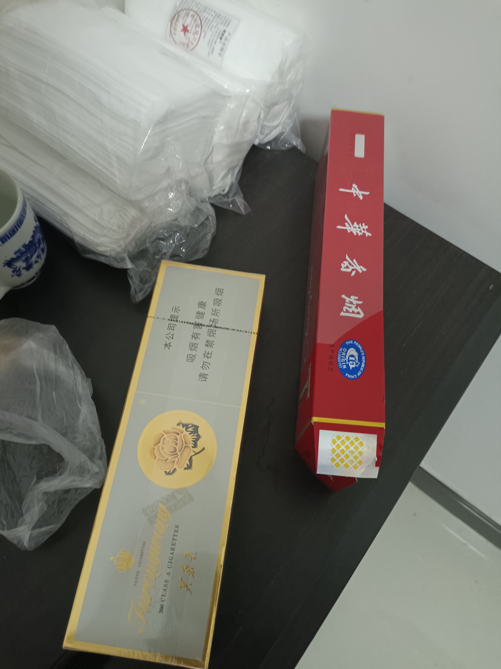 我爸听说我几个朋友最近乱搞判刑了，现在不让我出门，好吃好喝招待我，生怕意气用事

80 / 作者:蒙古靓仔 / 