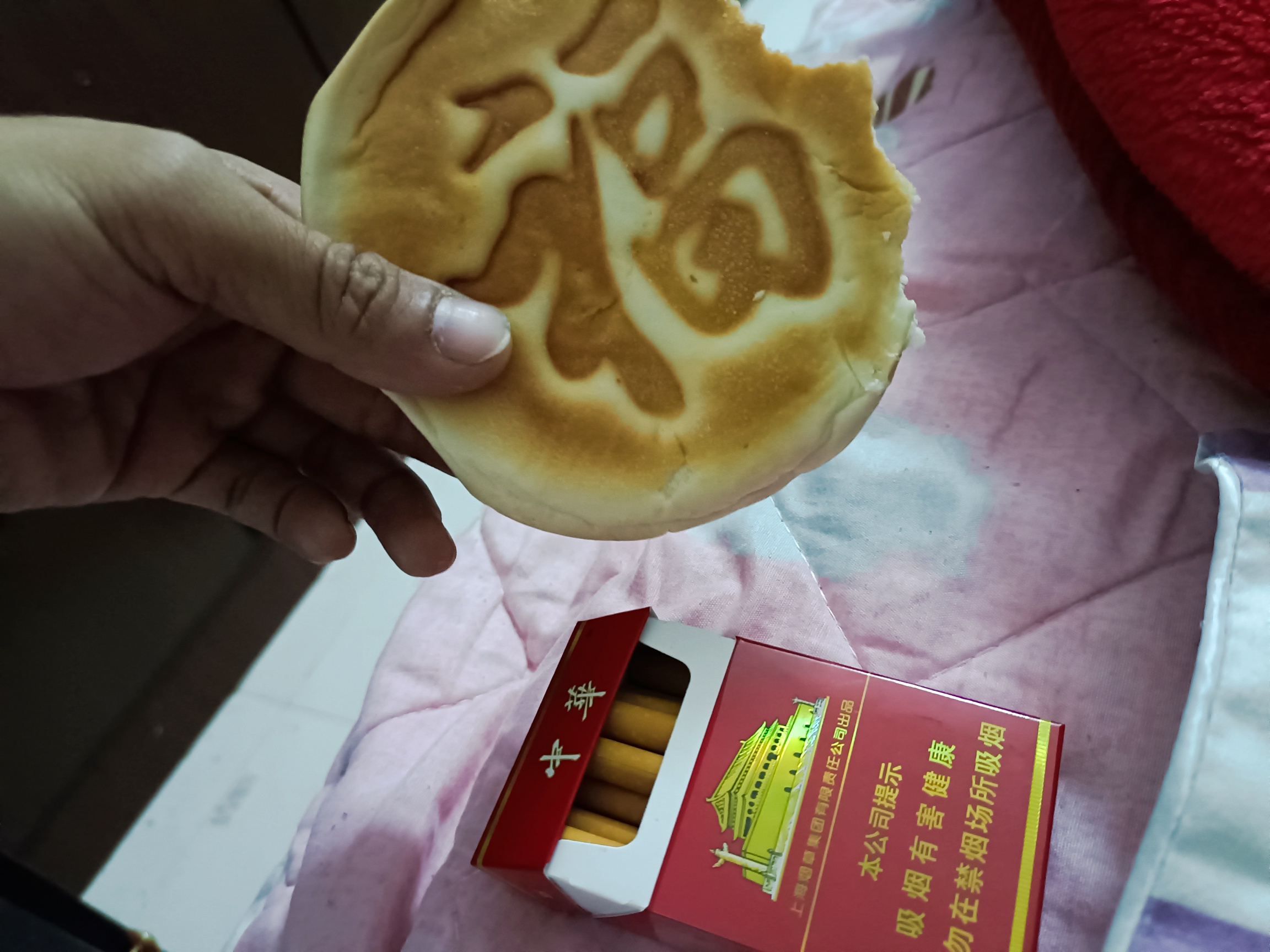 我爸听说我几个朋友最近乱搞判刑了，现在不让我出门，好吃好喝招待我，生怕意气用事

43 / 作者:蒙古靓仔 / 