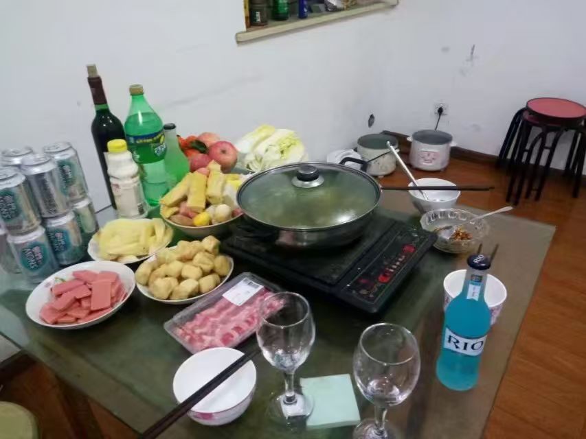 祝老哥们新年快乐。昨天落魄到为了借八十重新下载这个。被人骂.哈哈我曾以为我曾经在79 / 作者:茹芸与翔 / 