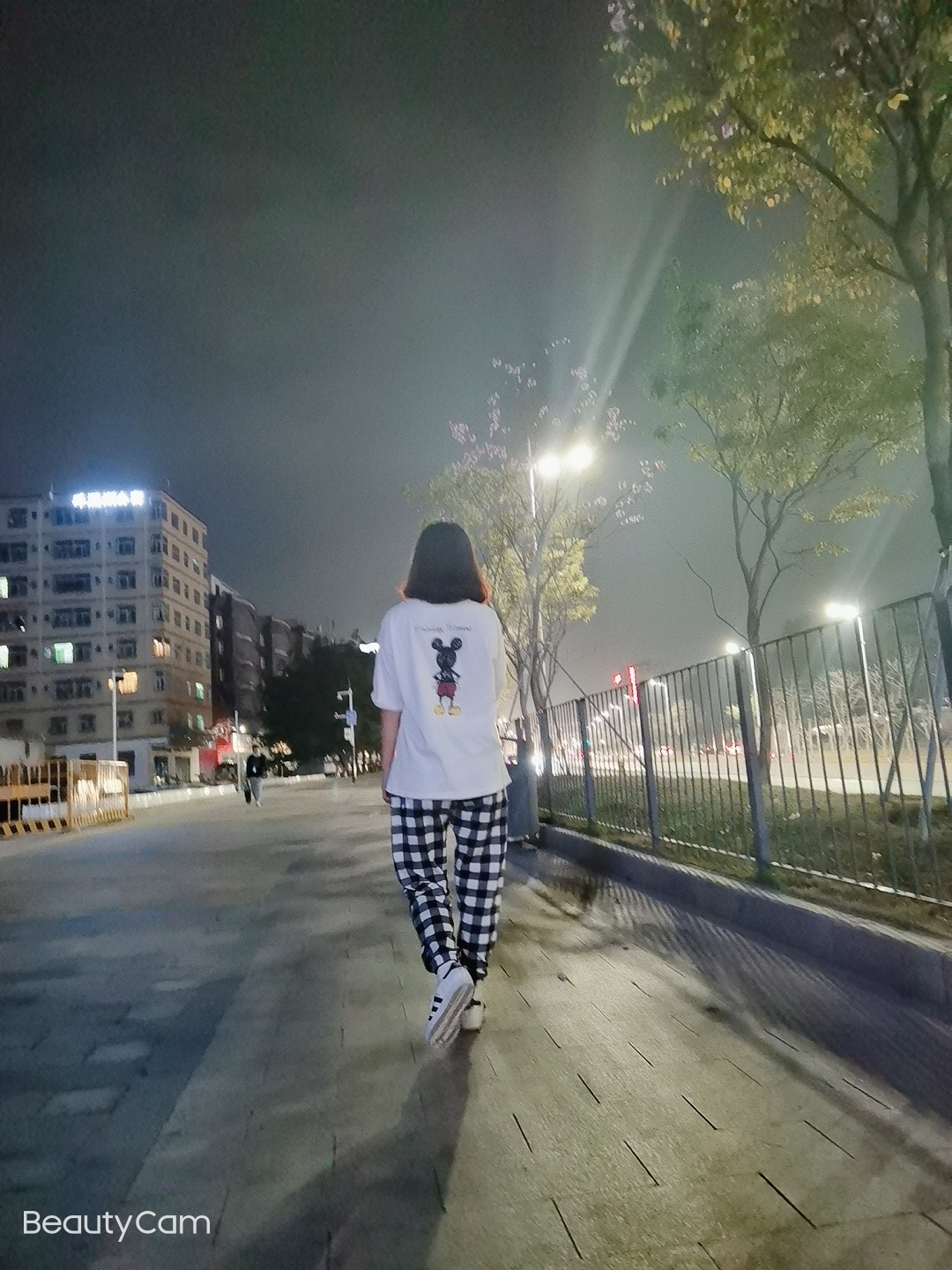 最怕一贫如洗的时候遇到想要照顾一生的女人、来到人生地不熟的深圳，观澜有没有工作介49 / 作者:XiongE / 