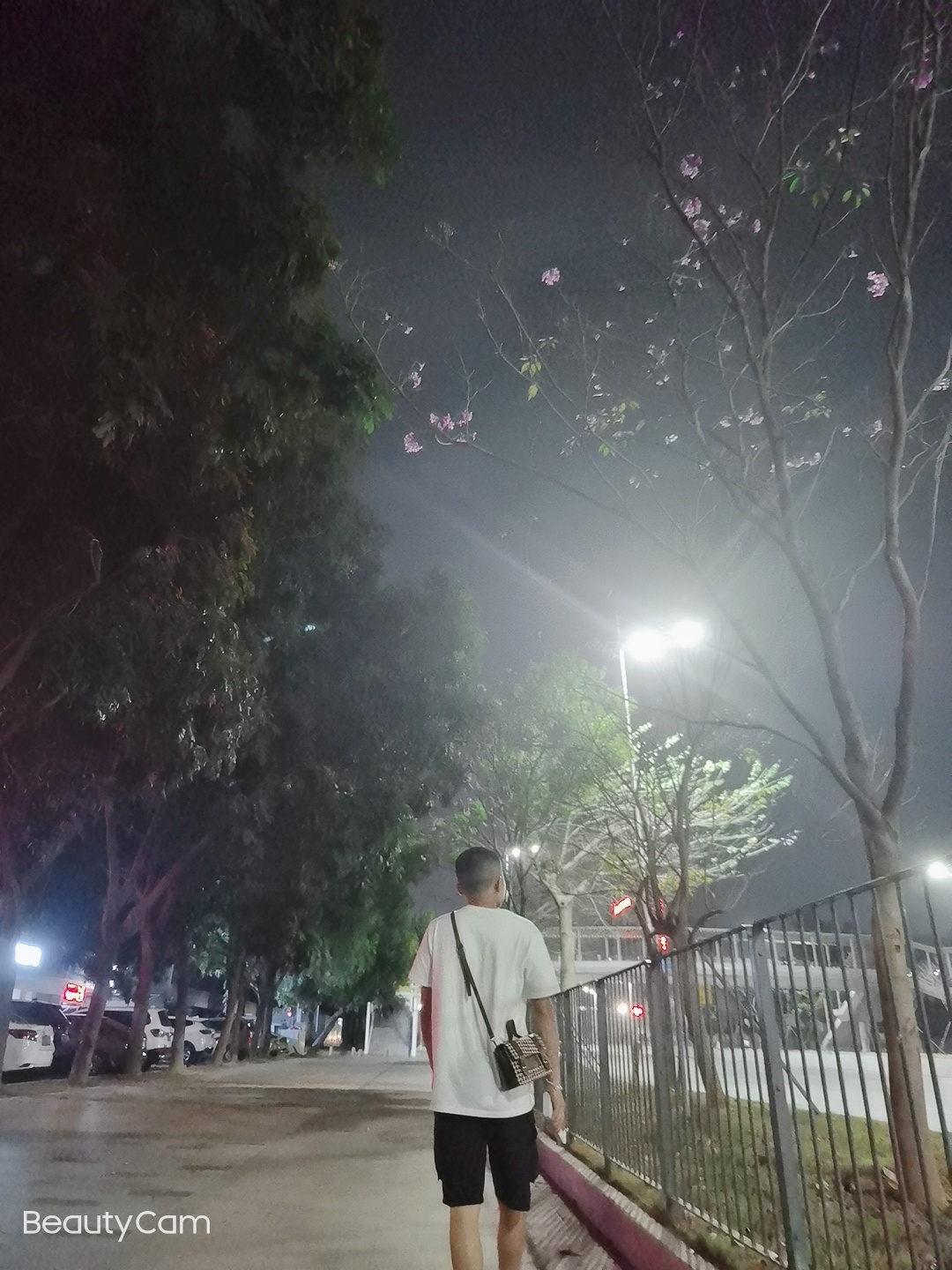 最怕一贫如洗的时候遇到想要照顾一生的女人、来到人生地不熟的深圳，观澜有没有工作介88 / 作者:XiongE / 
