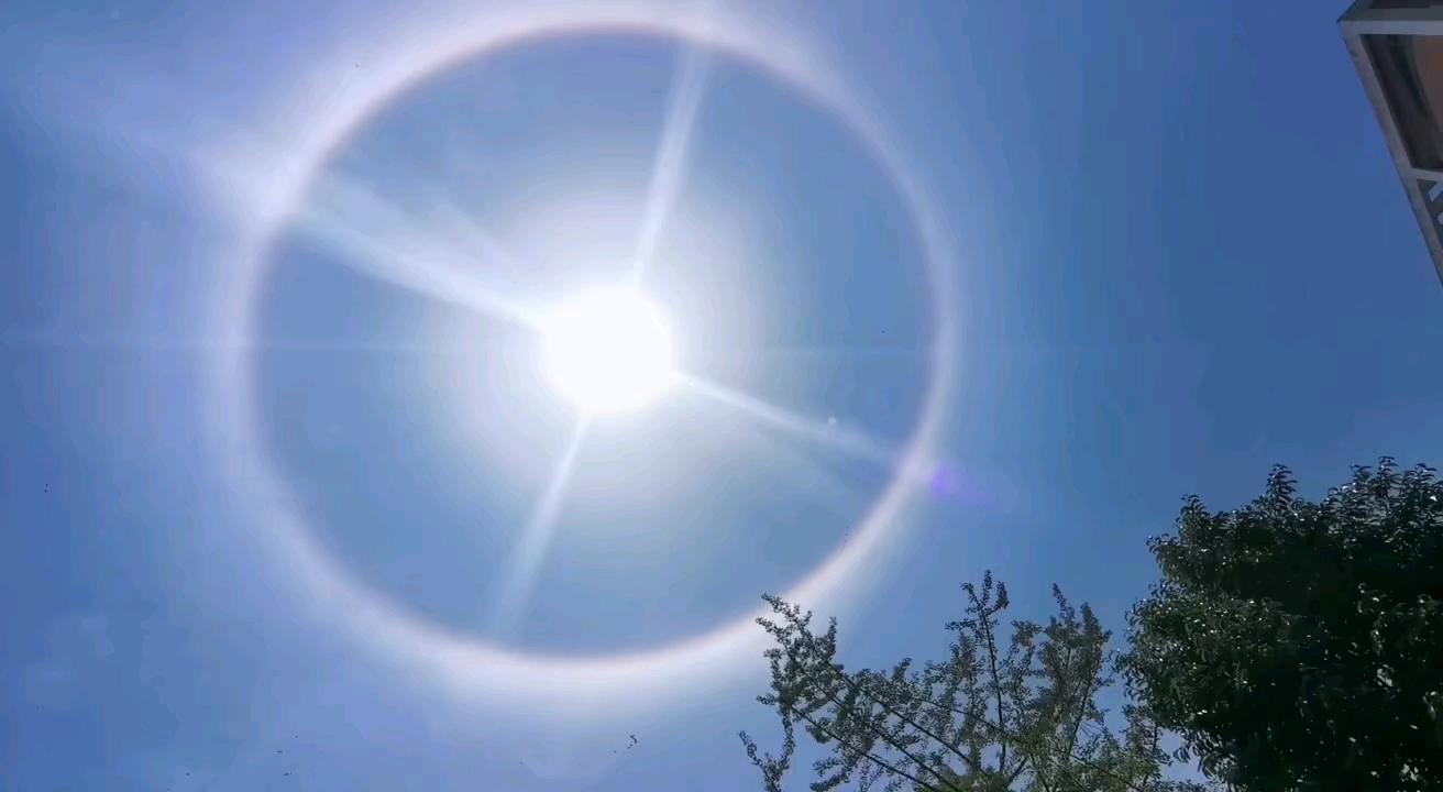 天变异象头顶光环这是要出小黑屋了吗