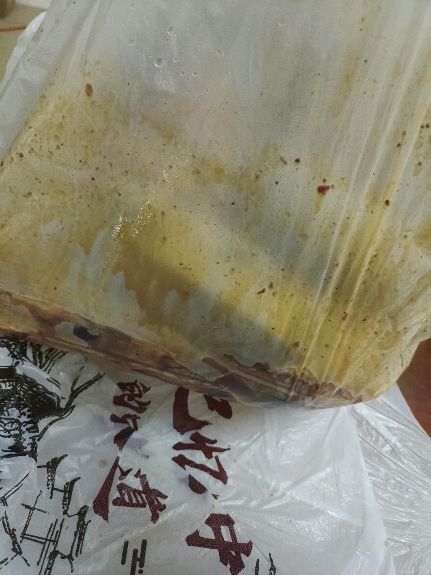 点个外卖,送过来全给我撒了