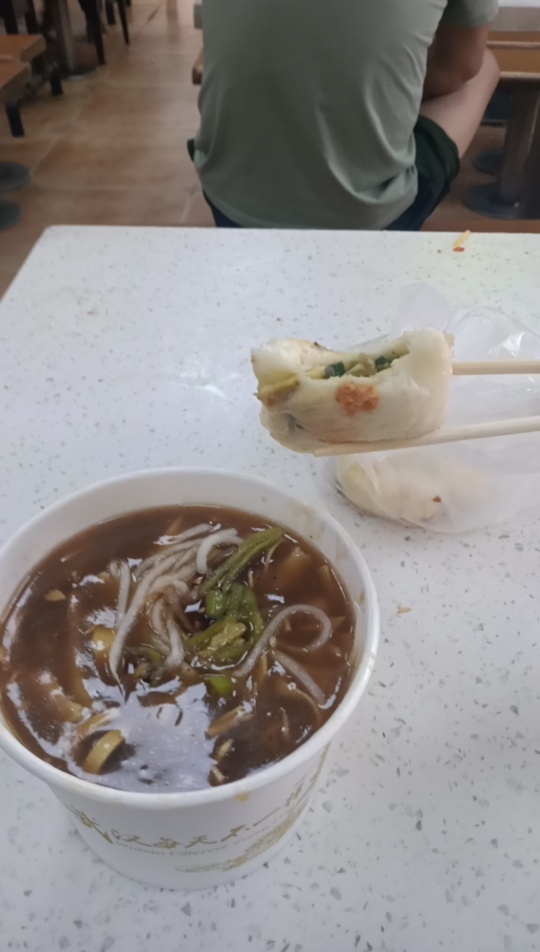 老哥们，日结！我坚持下来了！我下班了，吃口热饭。滋味万千！

45 / 作者:此生一直单着 / 