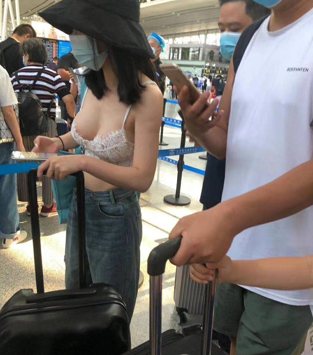 又开始建融了我只能看看

53 / 作者:回忆如烟烟如梦 / 