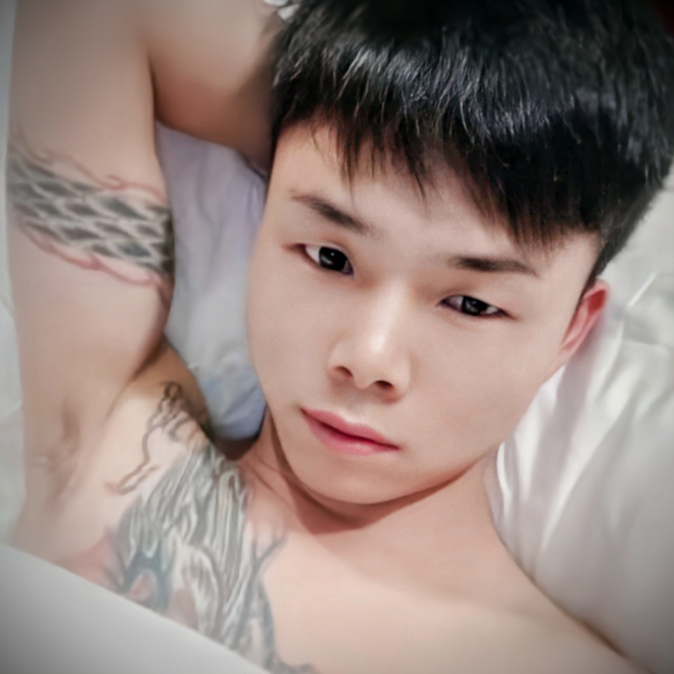 谁能帮我把我这胸前的纹身p图修掉打赏两百卡农管理别删贴谢谢了