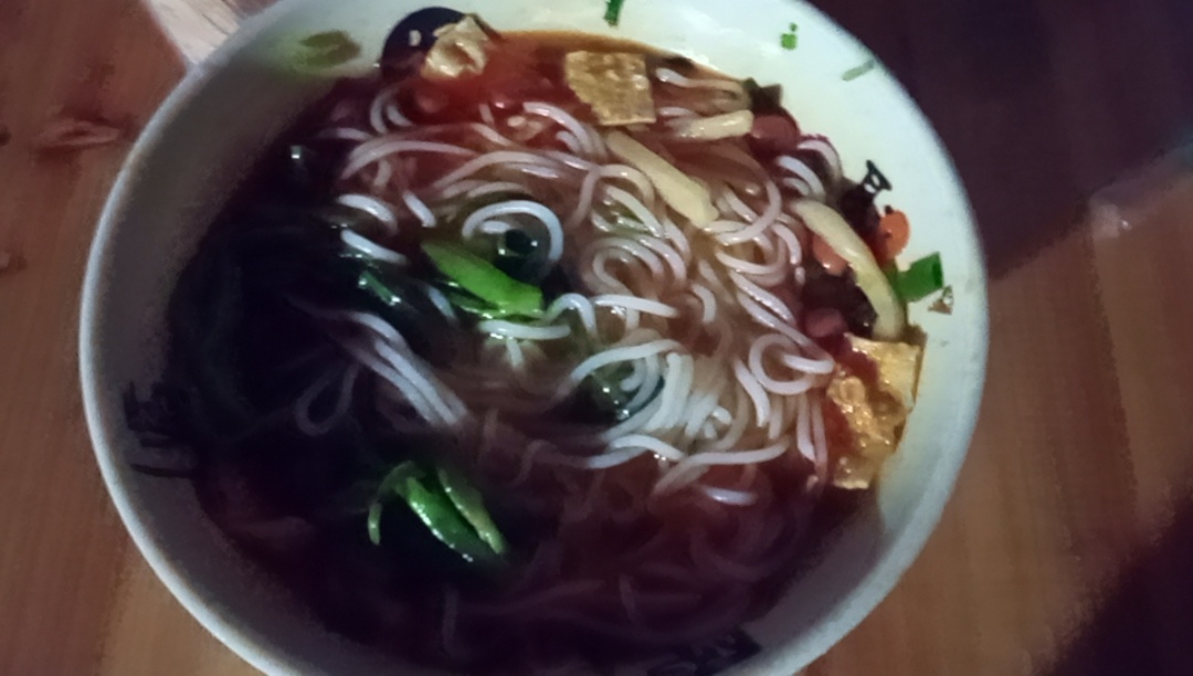 撸毛撸到饿，，老规矩，老哥们先吃，柳州螺蛳粉

68 / 作者:疯狂的我 / 