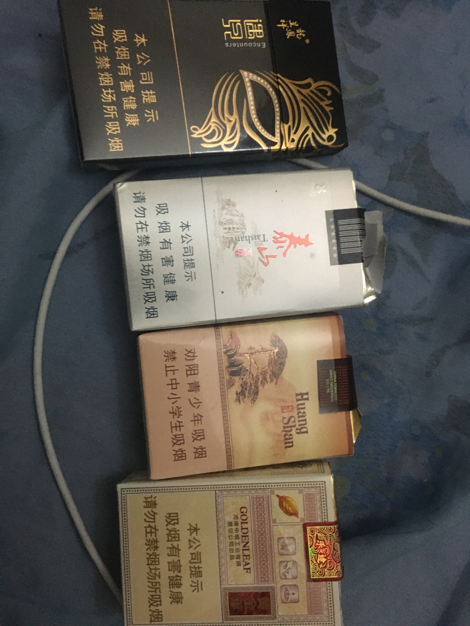 两天抽了四包烟ty是又费钱又伤身平时一天只抽半包