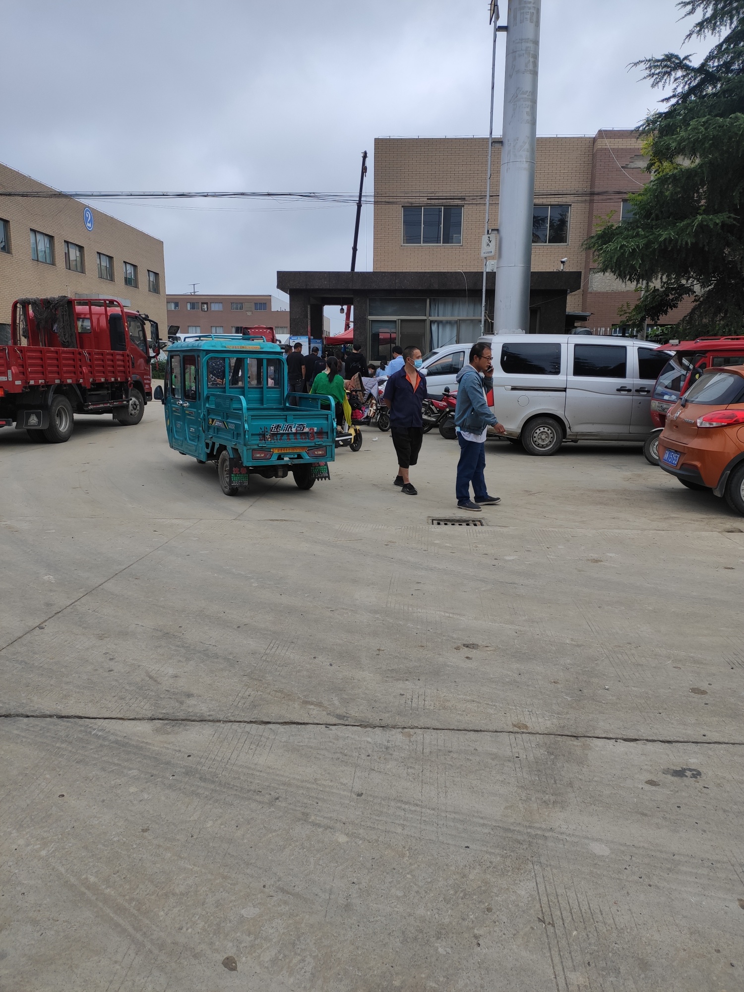 老哥们，实在不想进厂啊，在门口徘徊到底进不进去

92 / 作者:wwwyyy101 / 