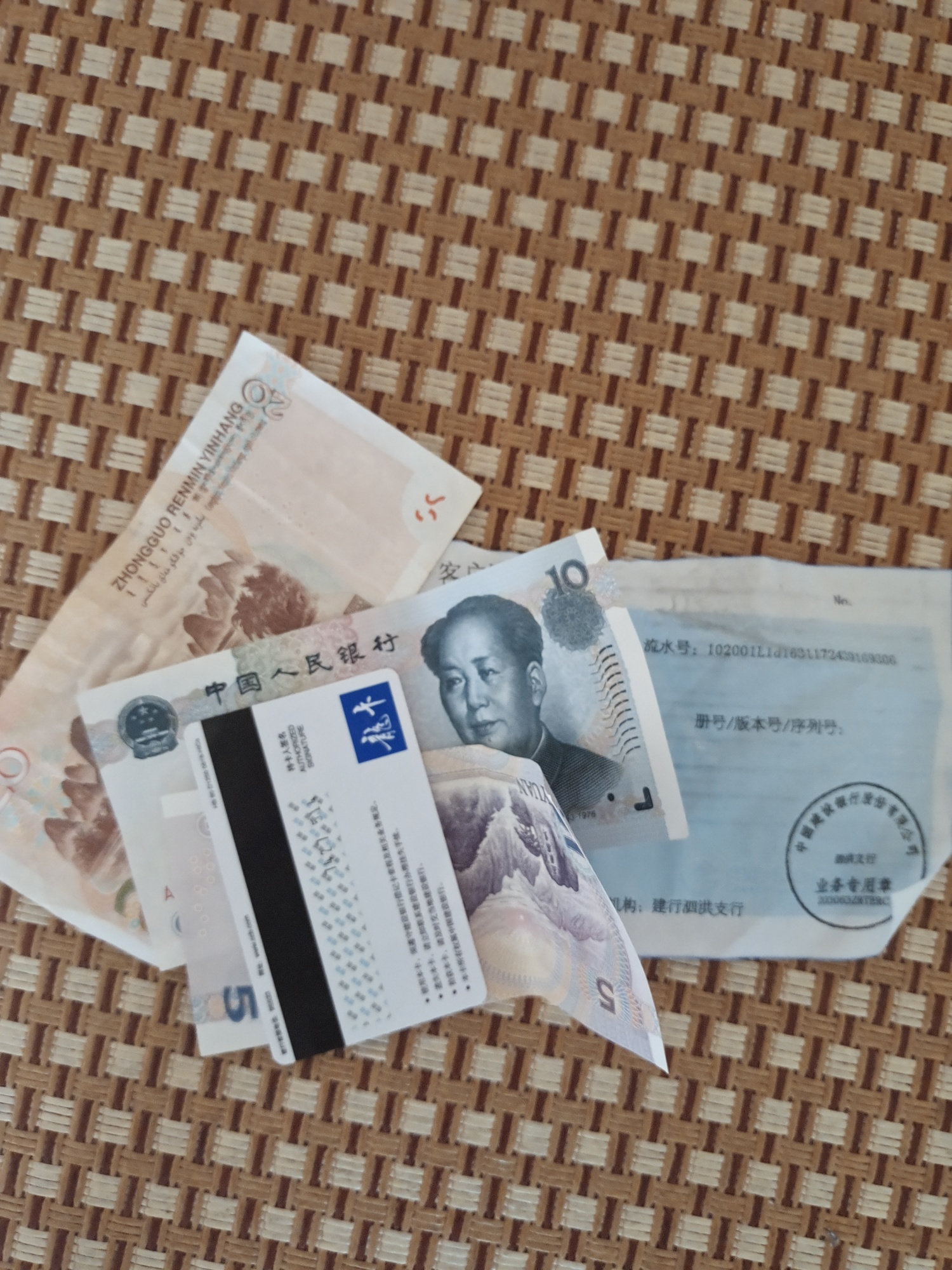 与建设大战失败，不给我解封，也不给我注销，就让我难受！就很烦。只能取钱

13 / 作者:老色批 / 