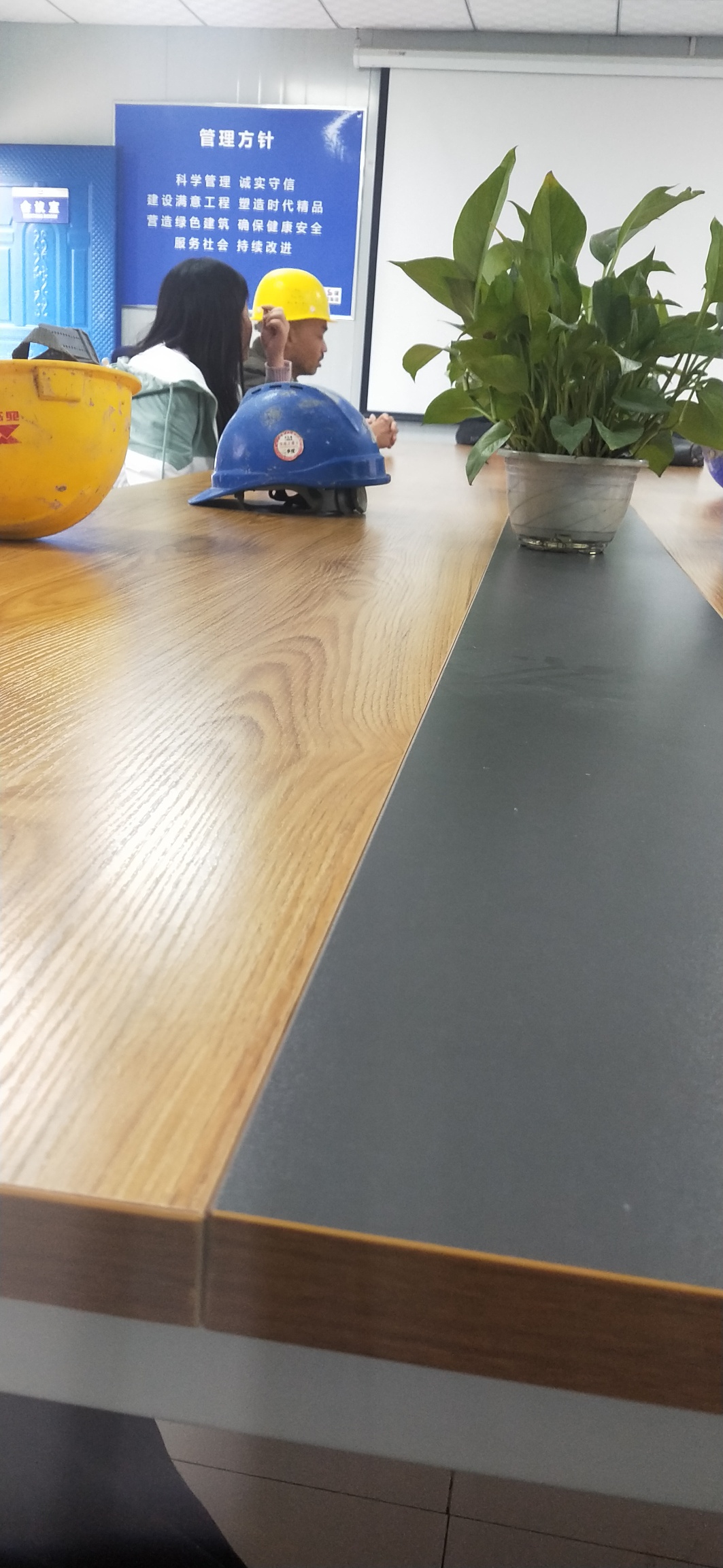 我看见一个男人，五年前他无忧无虑，逍遥自在，满脸笑容。现在他一身疲惫，两眼无光，39 / 作者:叶落知秋588 / 