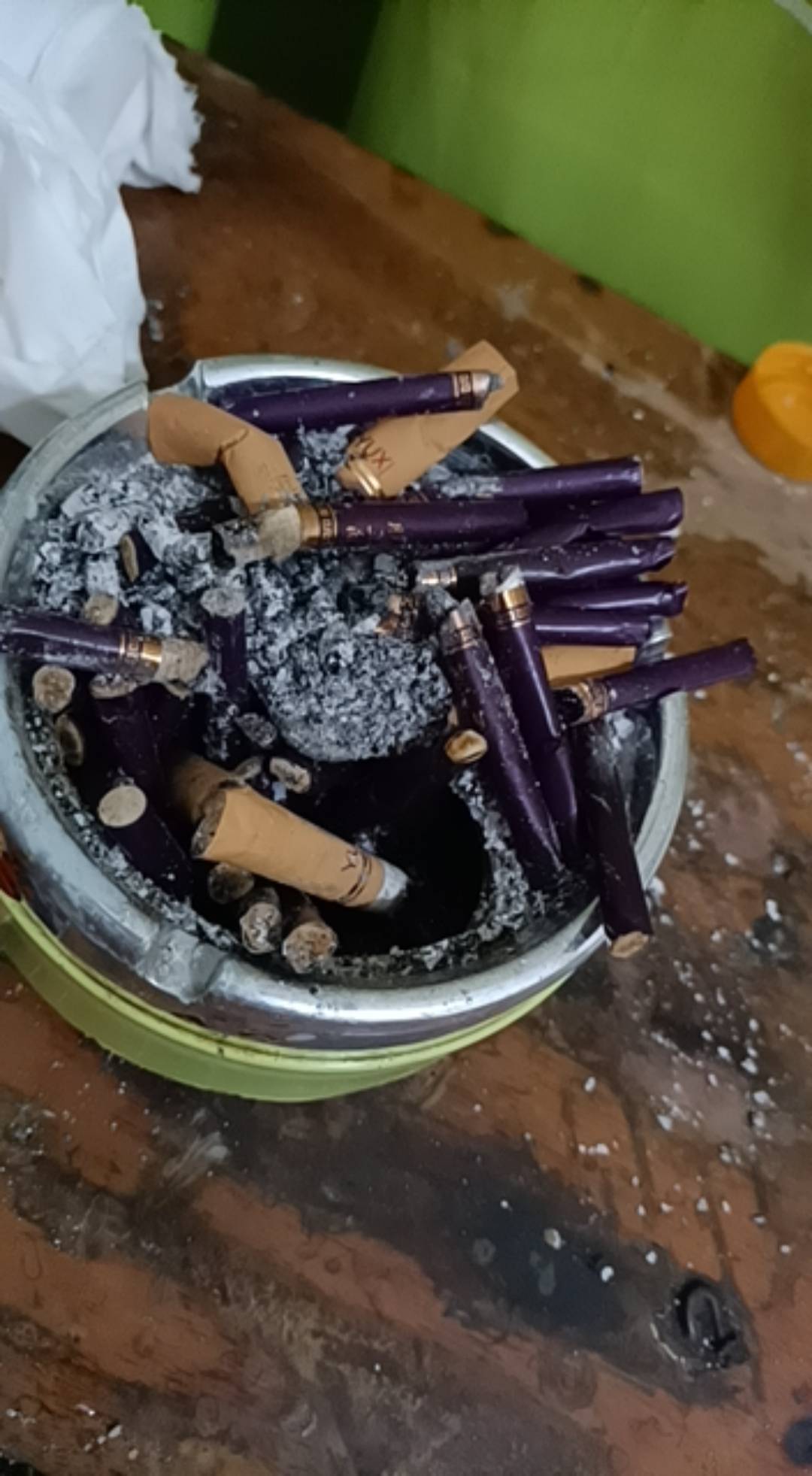 老哥们这个Soul400多天的号，可以换一包烟吗？？烟瘾来了忙

54 / 作者:我叫长得帅 / 