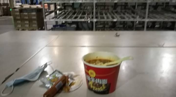 挂壁夜班加餐面

86 / 作者:奔跑的鸡哥 / 