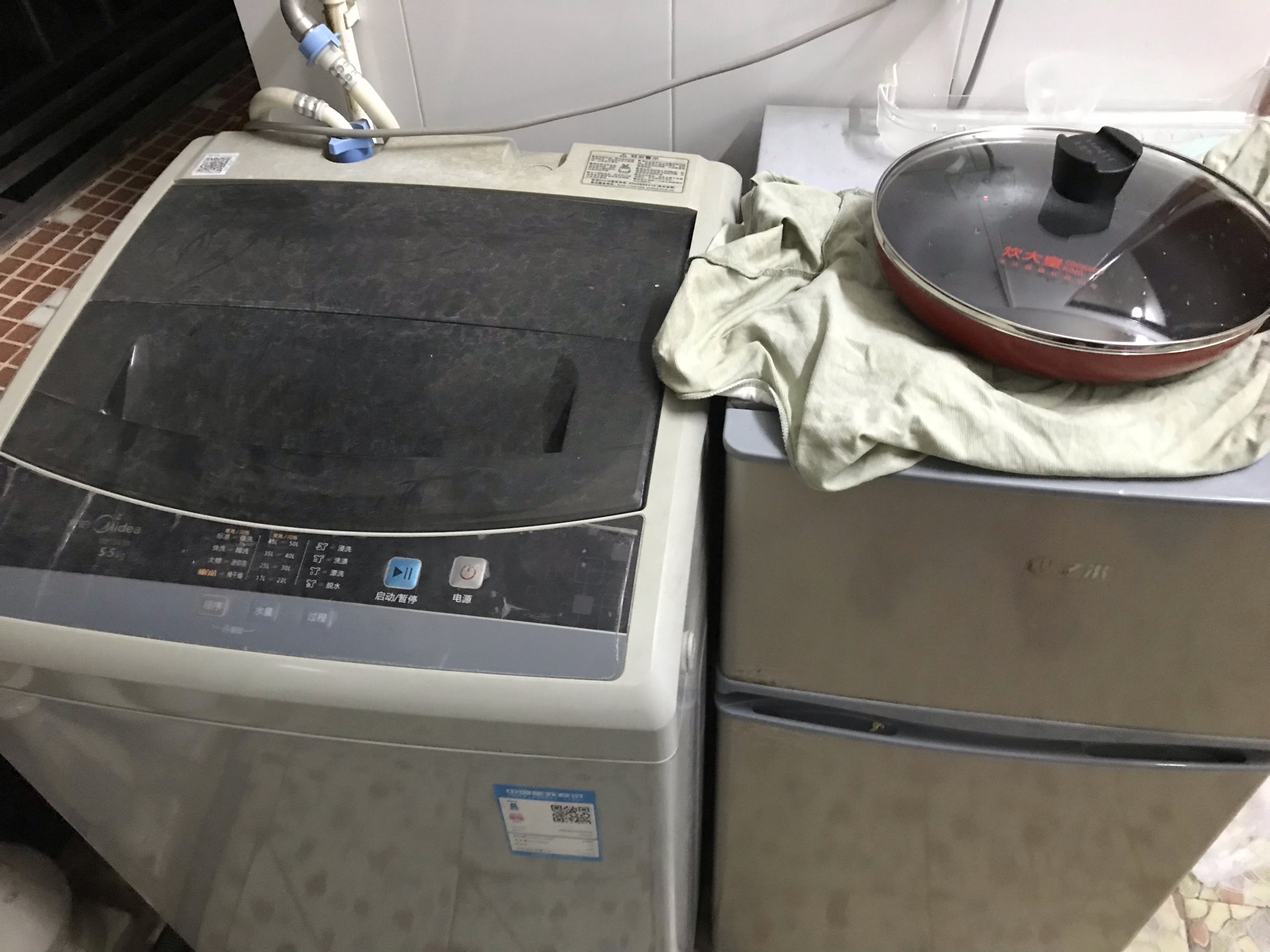 能把房东的冰箱洗衣机拿去卖吗？还有两张床可以卖一张，空调不好拆

78 / 作者:乙方 / 
