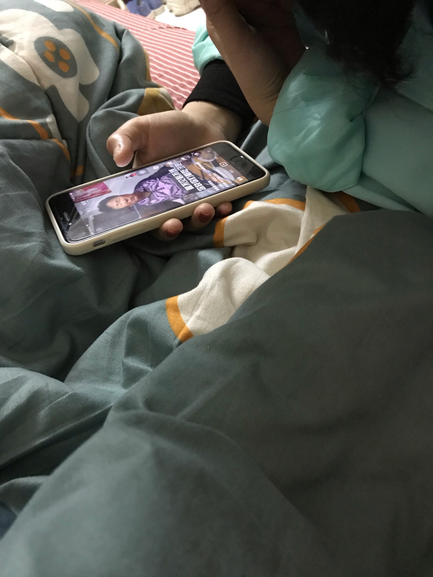 厂里认识的一个厂妹，天天来找我玩，是不是对我有意思啊

46 / 作者:盛放的花_ / 