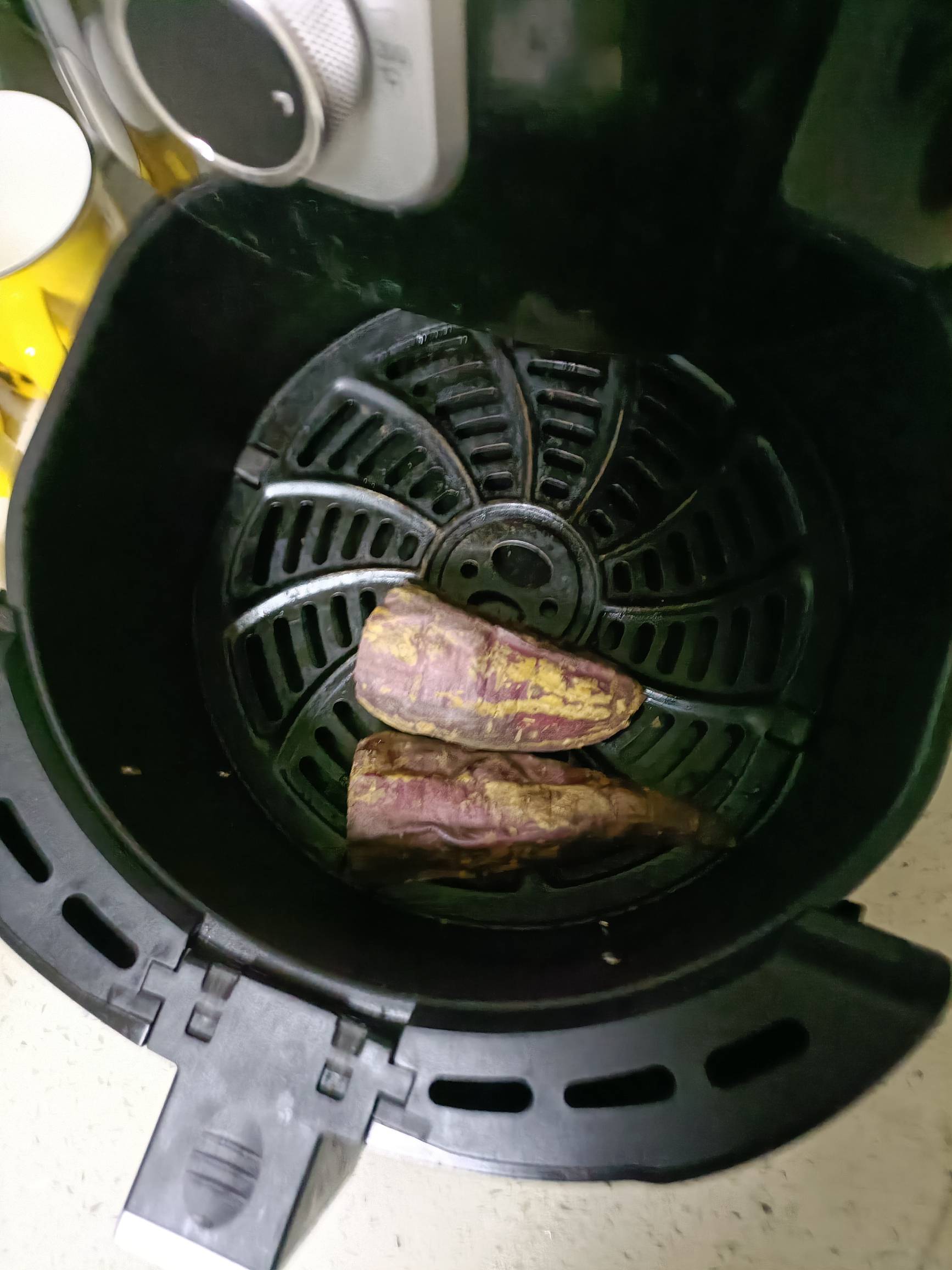 老哥们，今天下午的烤红薯，晚上吃的炒脆肉皖、猪脚炖莲藕、青菜，都给安排上了，拍完25 / 作者:醒不来的梦@ / 