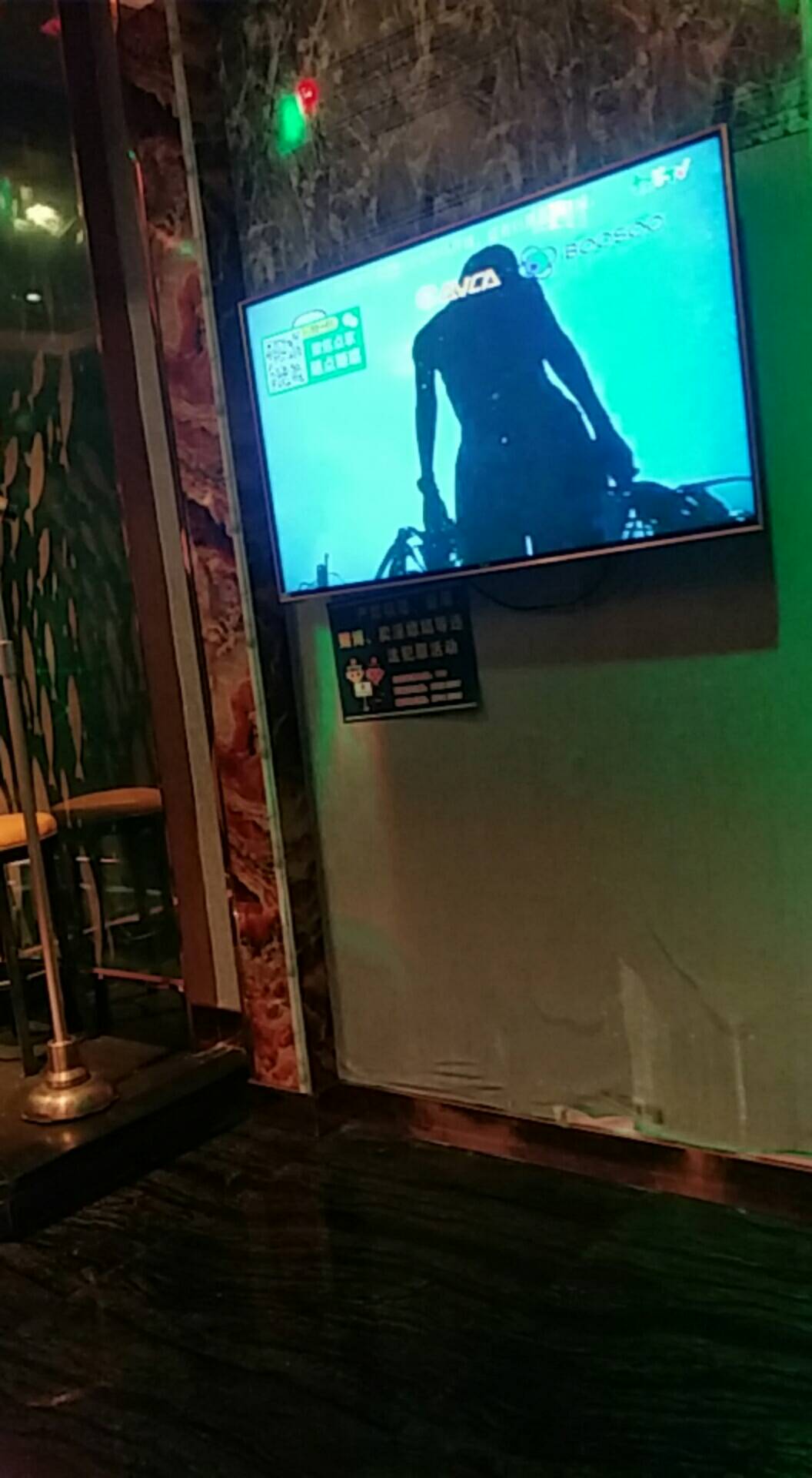 各位老哥跨年夜你们在干啥呢今天晚上朋友喊出来喝酒