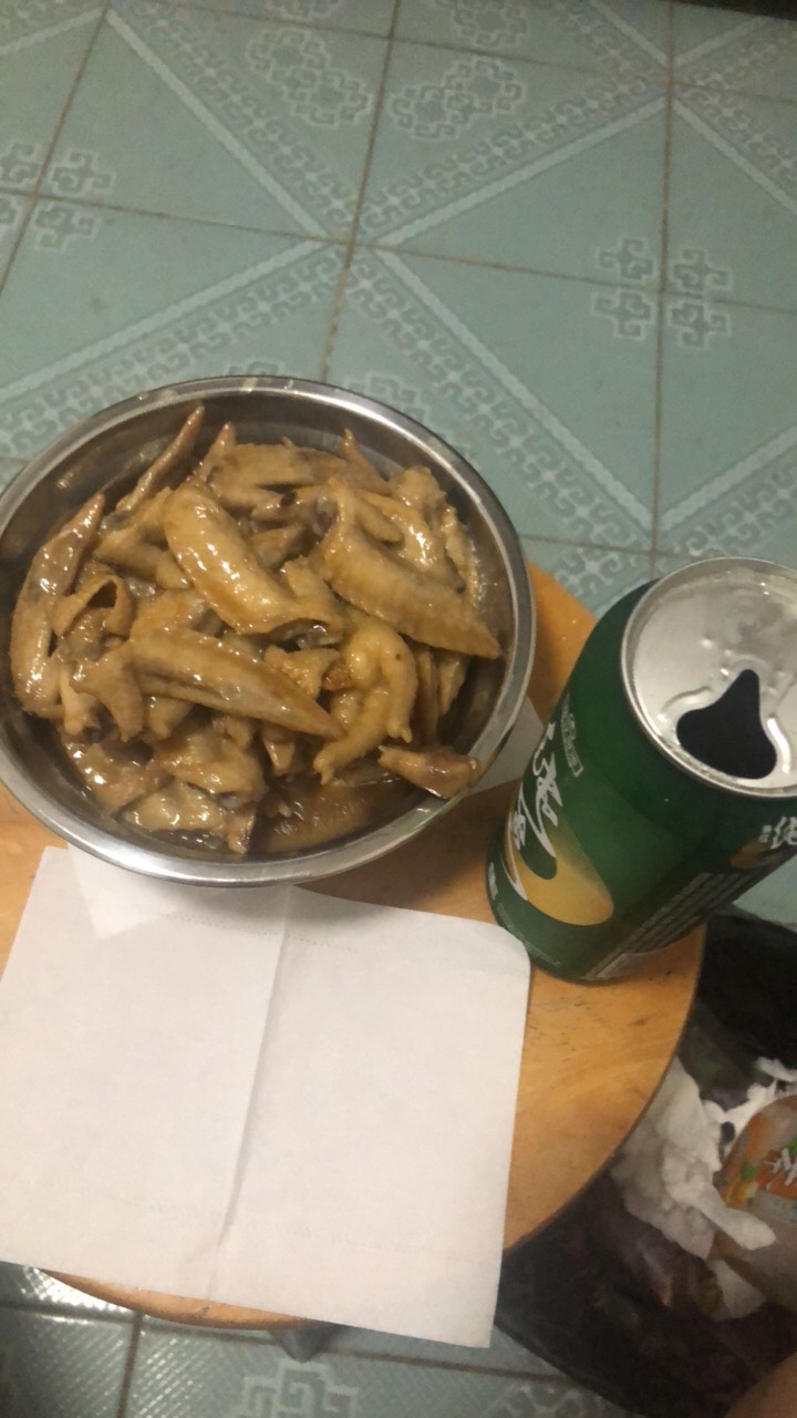 0点撸了36

买了两包加大的康师傅，切一根香肠
泡一杯桂花茶

穷归穷，夜晚必须要优雅23 / 作者:真老哥666 / 