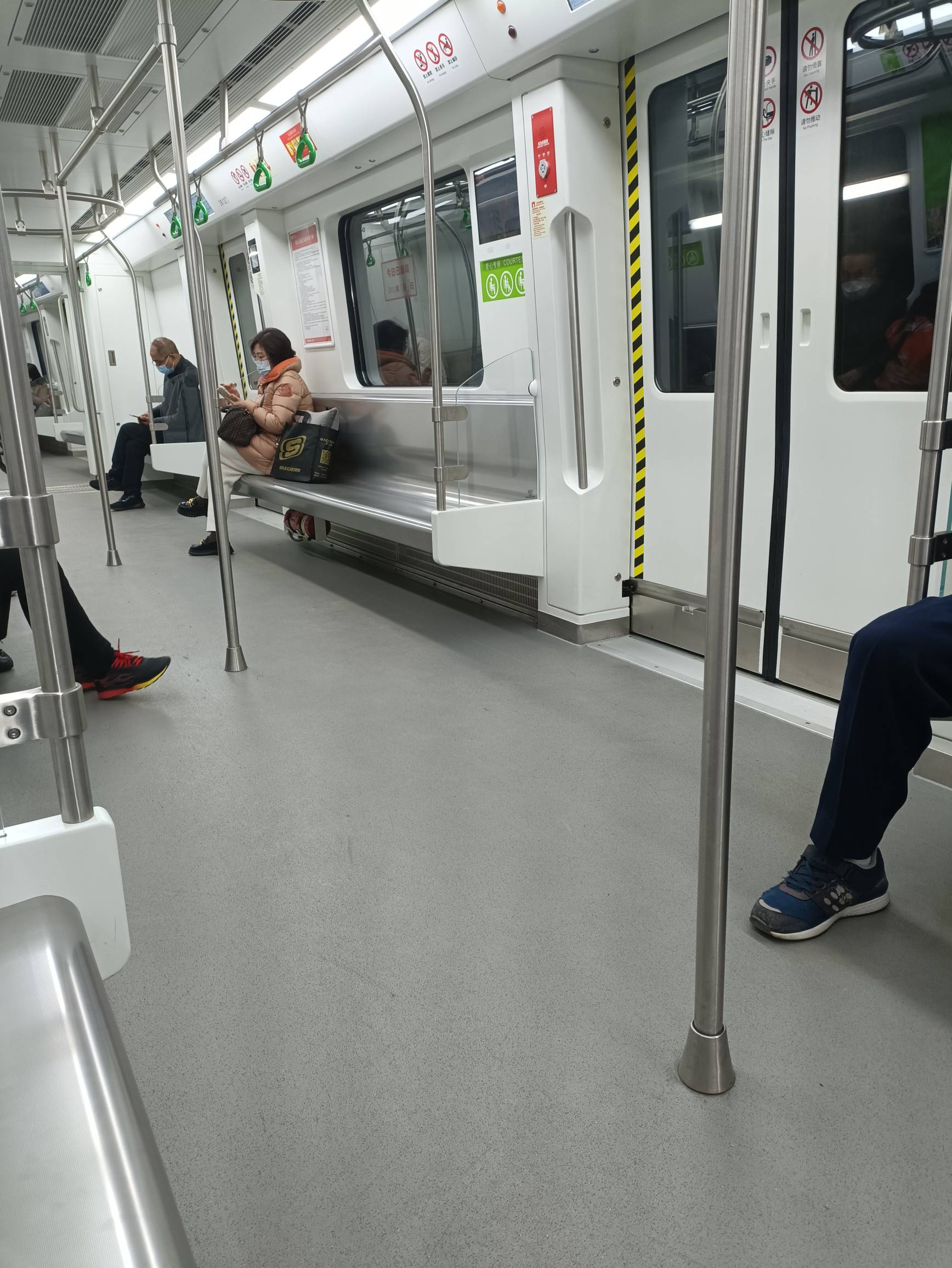 接上一帖子，现在坐地铁准备去我的农业开户行，看看情况怎么办，实在解不了就算了


99 / 作者:龙小白 / 