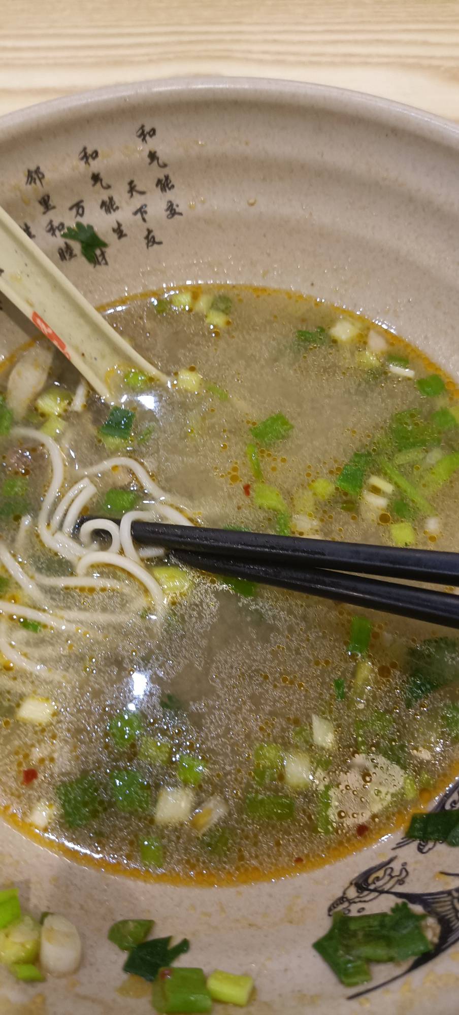 一碗羊杂面25大洋，还一股羊膻味吃一半吃不下去了汤里还有肉没吃，再也不会吃了

64 / 作者:小灰太狼07 / 