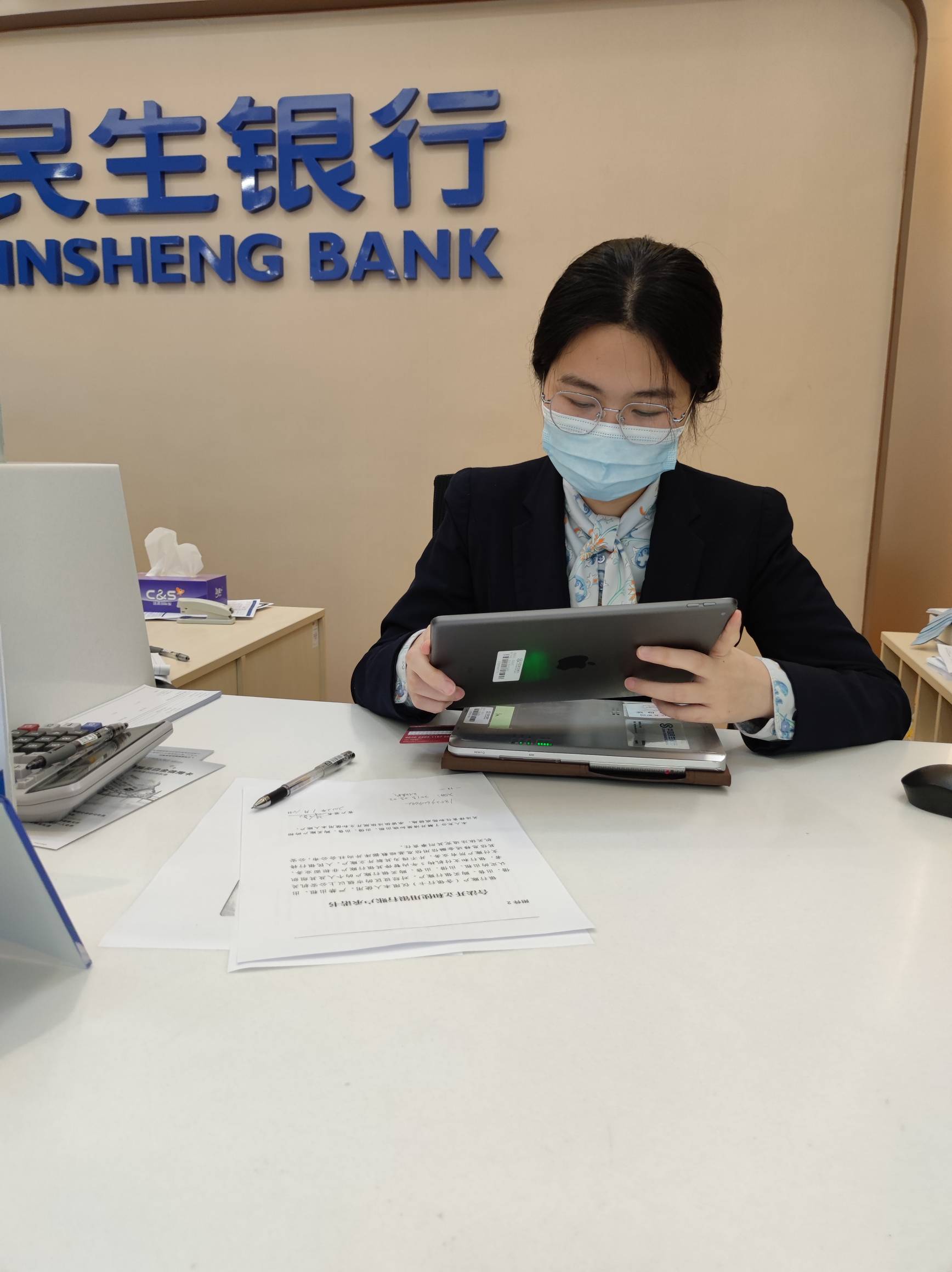 大战民生，柜台小j姐身材很好啊，看得我硬邦邦


65 / 作者:重生之我在卡农申请毛 / 