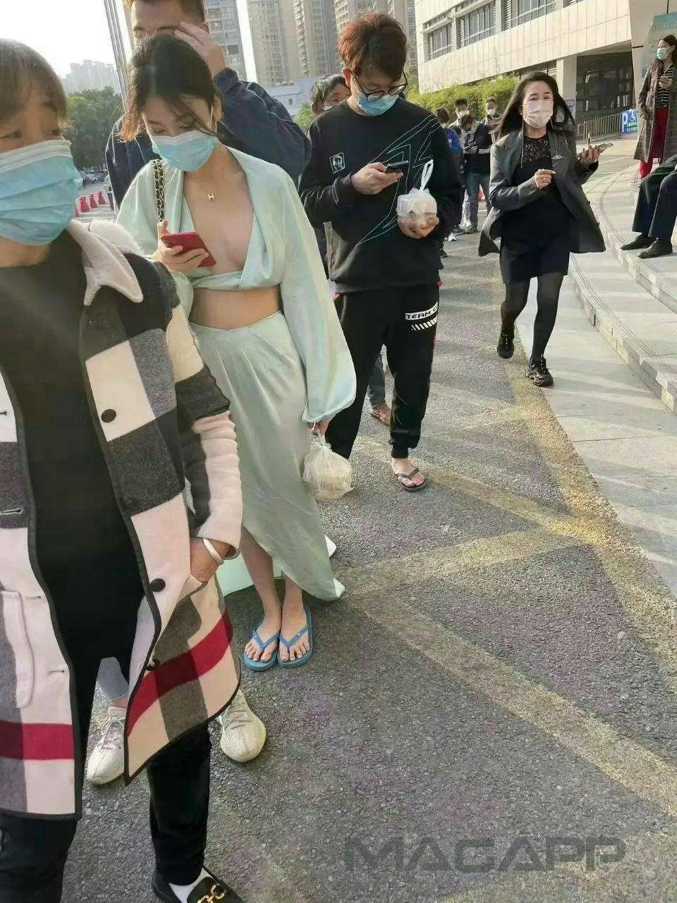 今天农哥给的生活费没想到被UC撸子反撸了，从此坚决不用UC浏览器



10 / 作者:不再沉默 / 