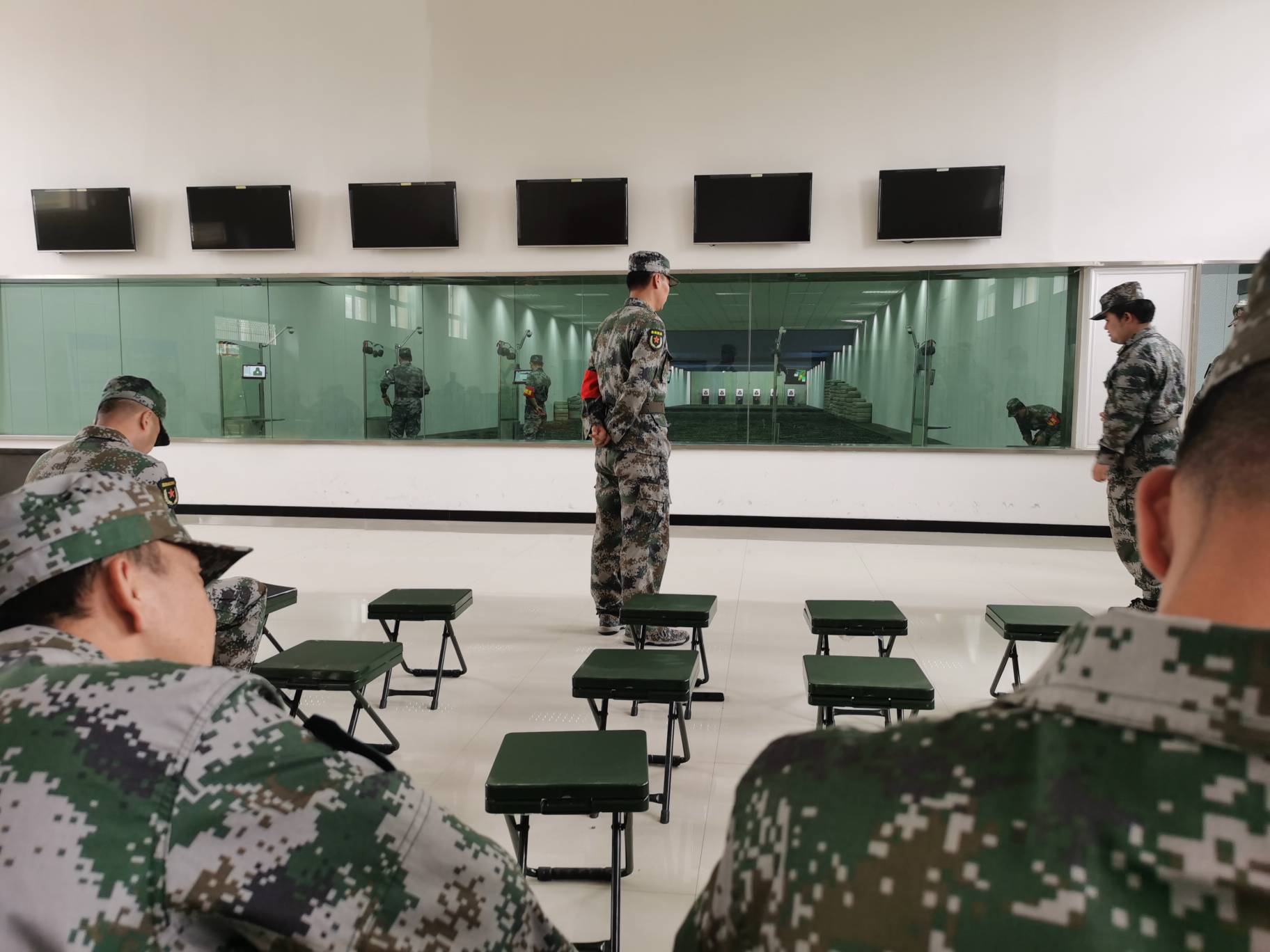 老哥们谁有羊毛群，或者任务群，拉我一个吧。感谢你们了。再不撸点毛年都过不去了。

54 / 作者:名字不重要。 / 