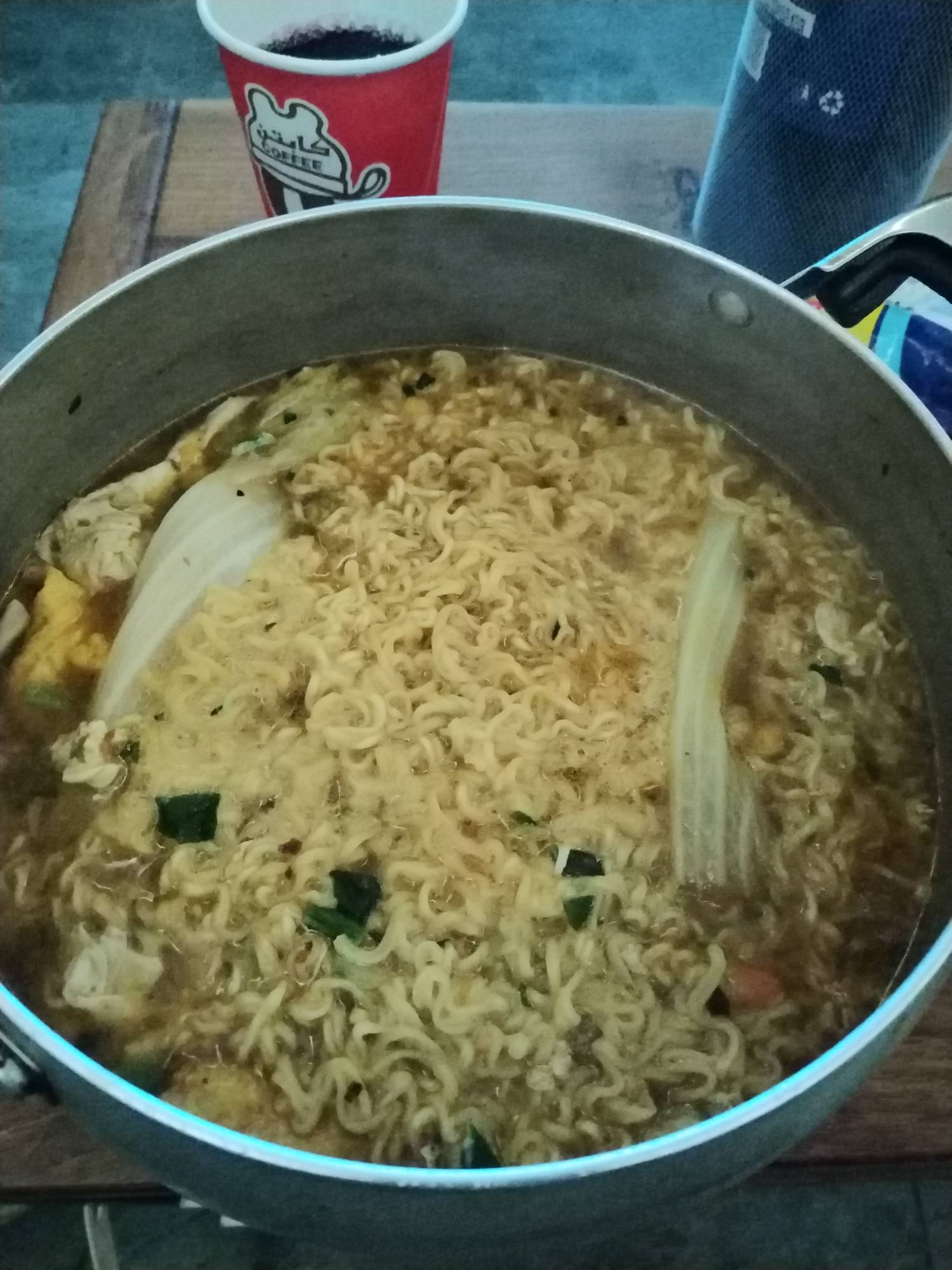 欠一屁股债，年30朋友催债电话一个没停。刚吃完泡面。老板突然发了5000红包过来。唉。22 / 作者:叶子124578 / 