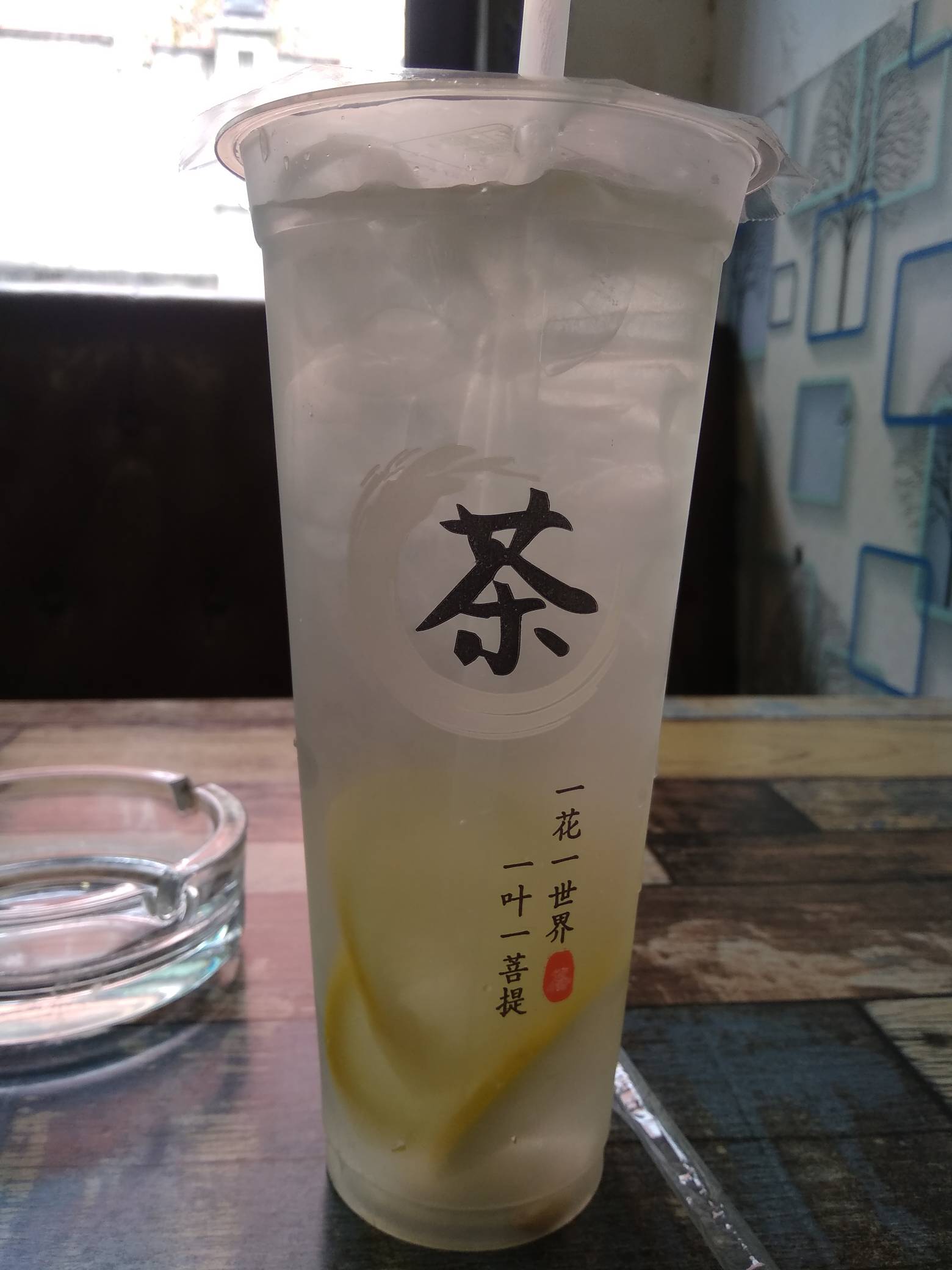 3片柠檬，几块冰粒，一小勺盐，就收了我8块，这老盐柠檬也太坑了

12 / 作者:海岛小强 / 