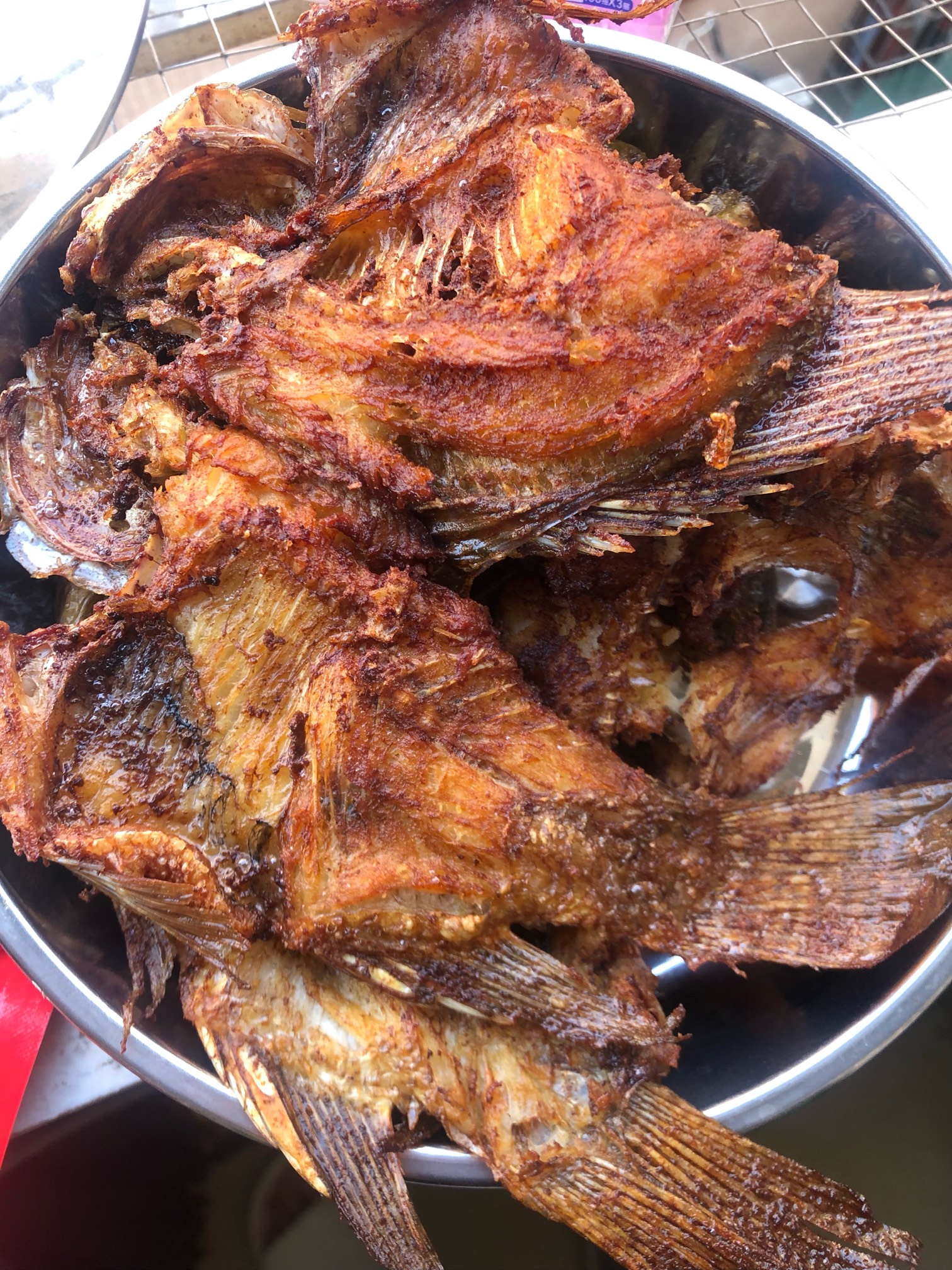 撸的太多油，先炸几条鱼，今晚做烤鱼吃，老哥们先吃


81 / 作者:过期的佛西丁 / 