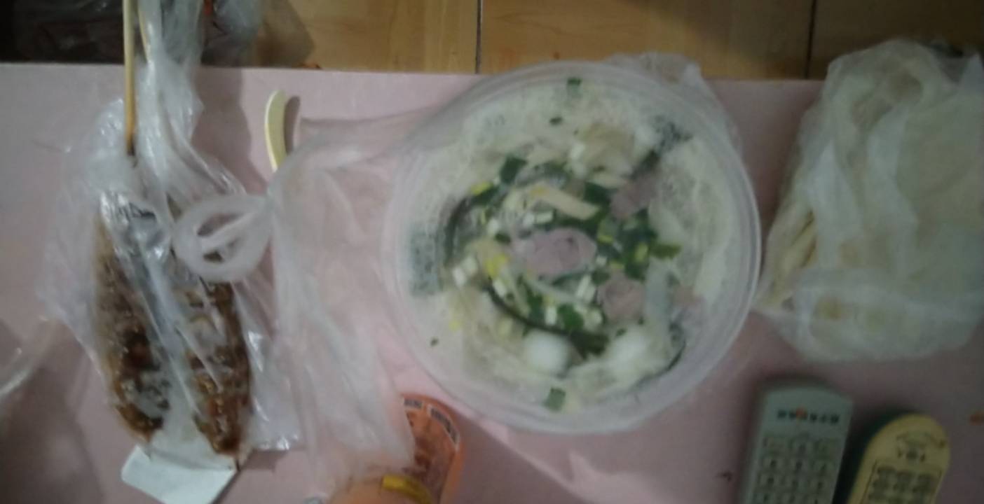吃饭饿一天了才吃这一顿，11的烩面，1块的馍，4块钱的面筋，搞钱啥的先不管了

30 / 作者:操迪丽热巴 / 