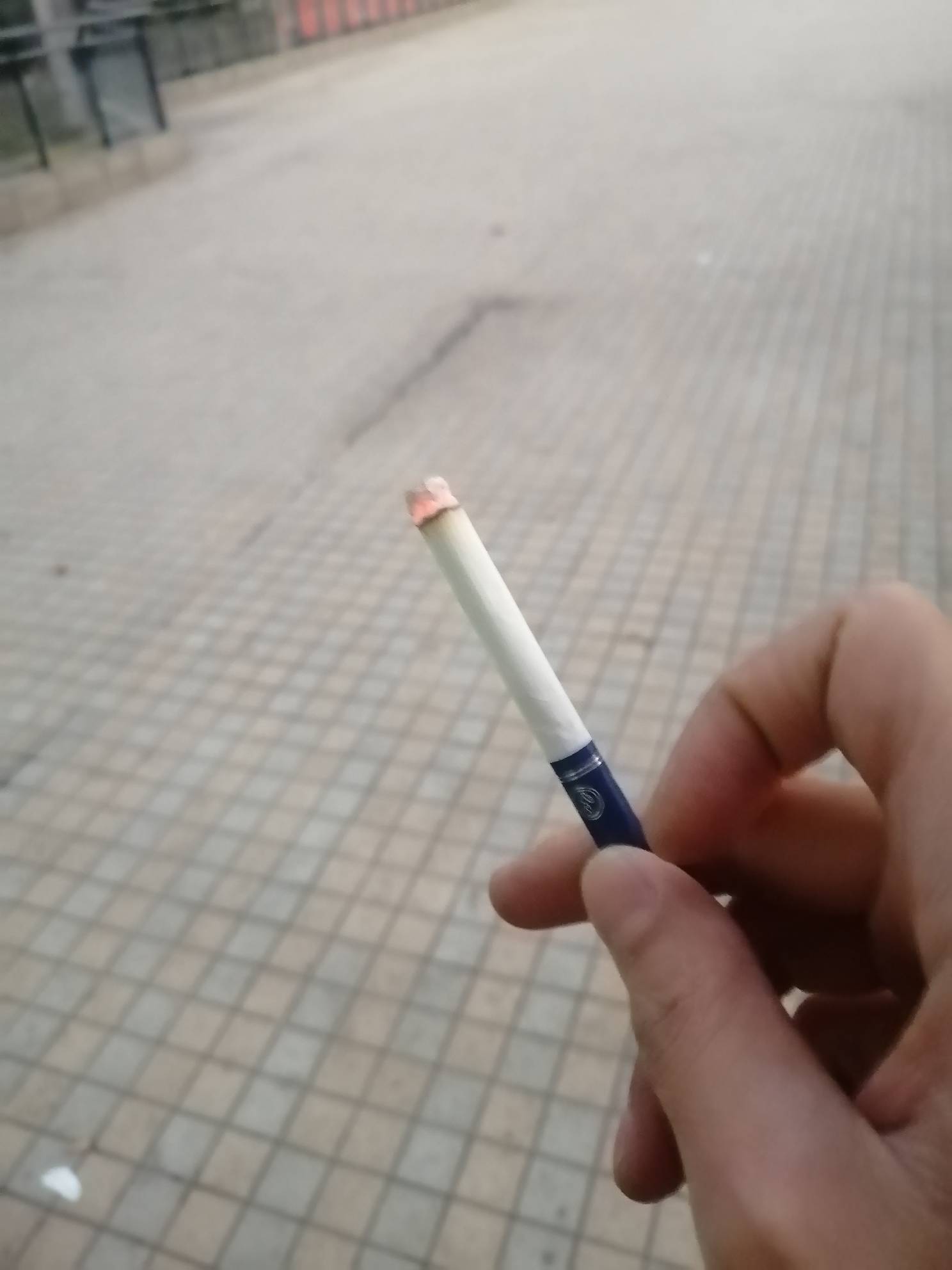 兄弟们，日结休息抽支烟，好困，但是又不能睡


40 / 作者:我命由天不由你。 / 