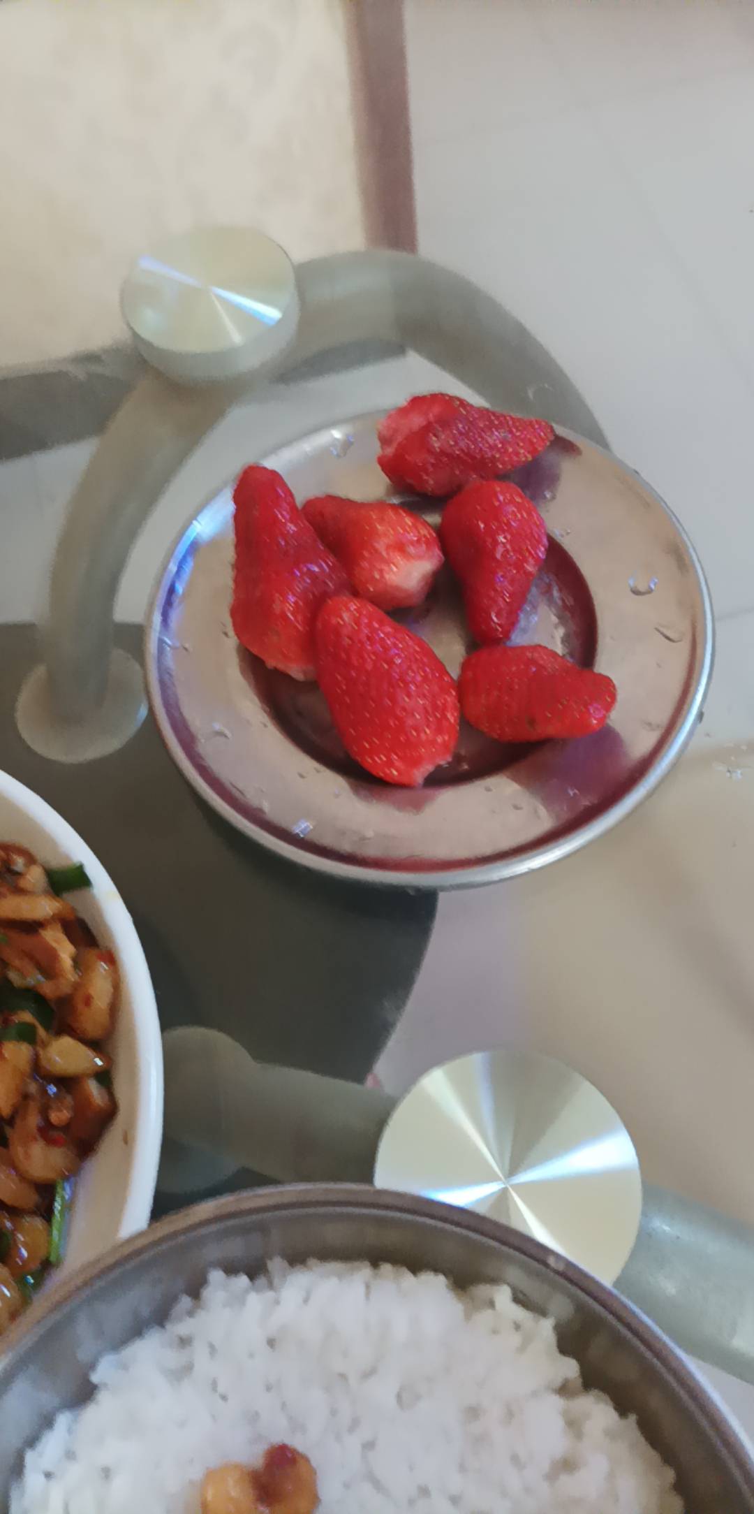成本6块钱左右，加米饭最多8块
关键是干净
不用吃老板娘口水

虾仁豆腐干，本来想弄个37 / 作者:和平之月 / 